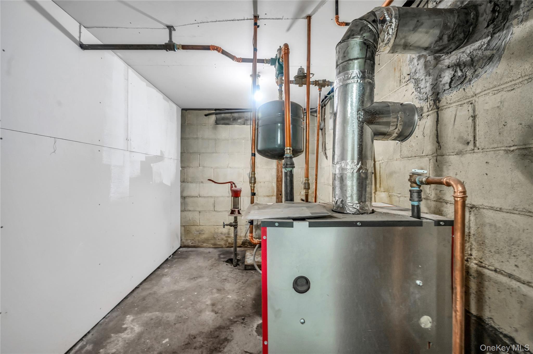 Single Family Pinetree  Suffolk County, NY 11967, MLS-915292-25