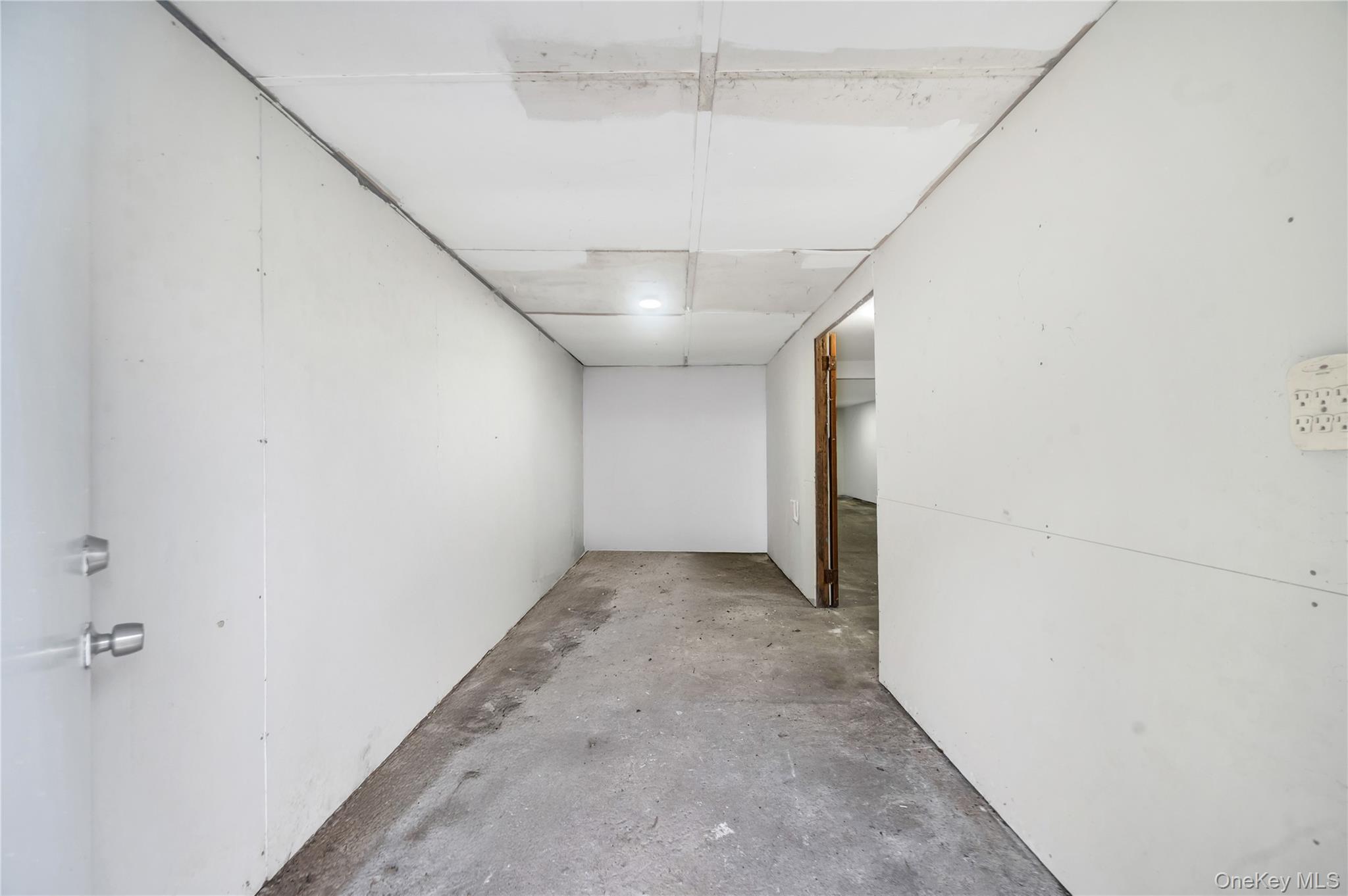 Single Family Pinetree  Suffolk County, NY 11967, MLS-915292-26