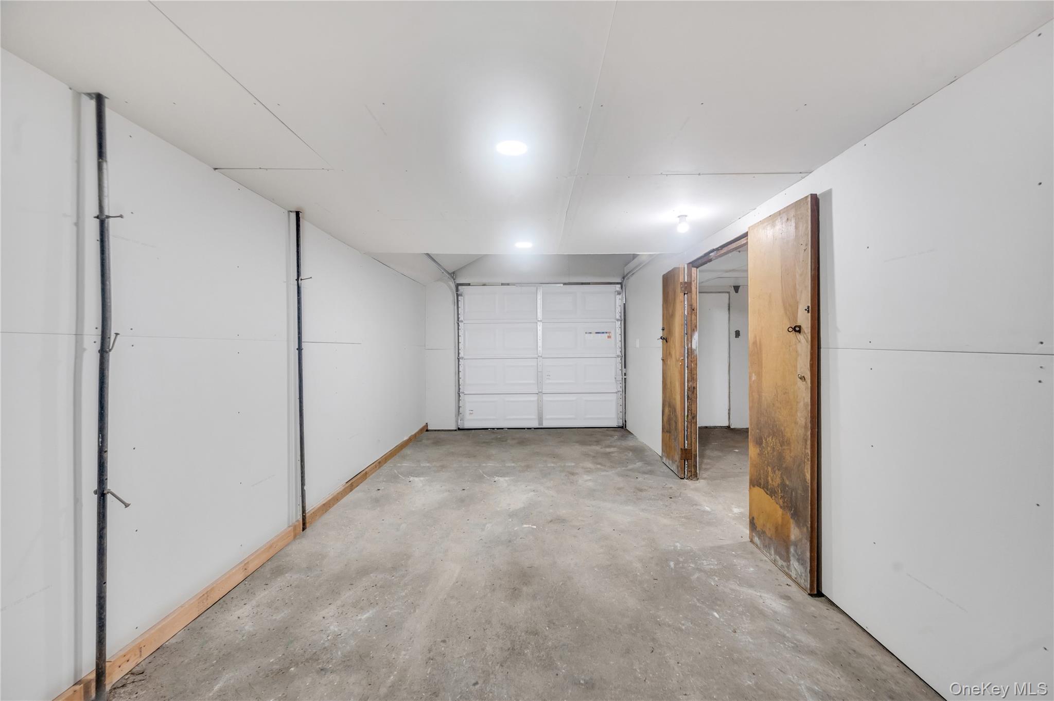 Single Family Pinetree  Suffolk County, NY 11967, MLS-915292-27