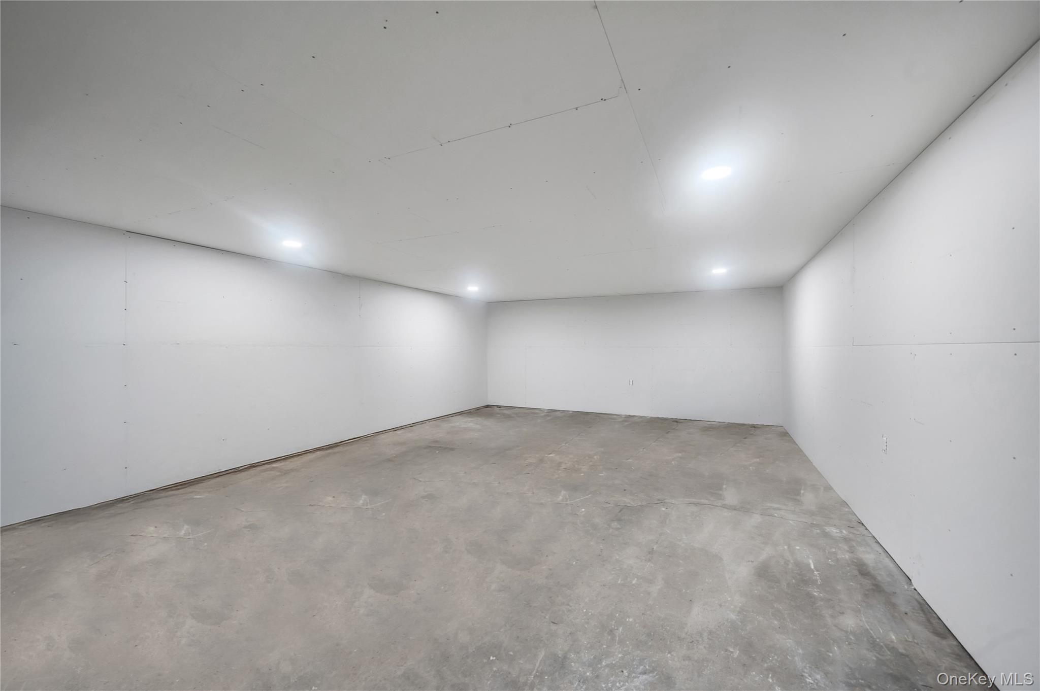 Single Family Pinetree  Suffolk County, NY 11967, MLS-915292-28