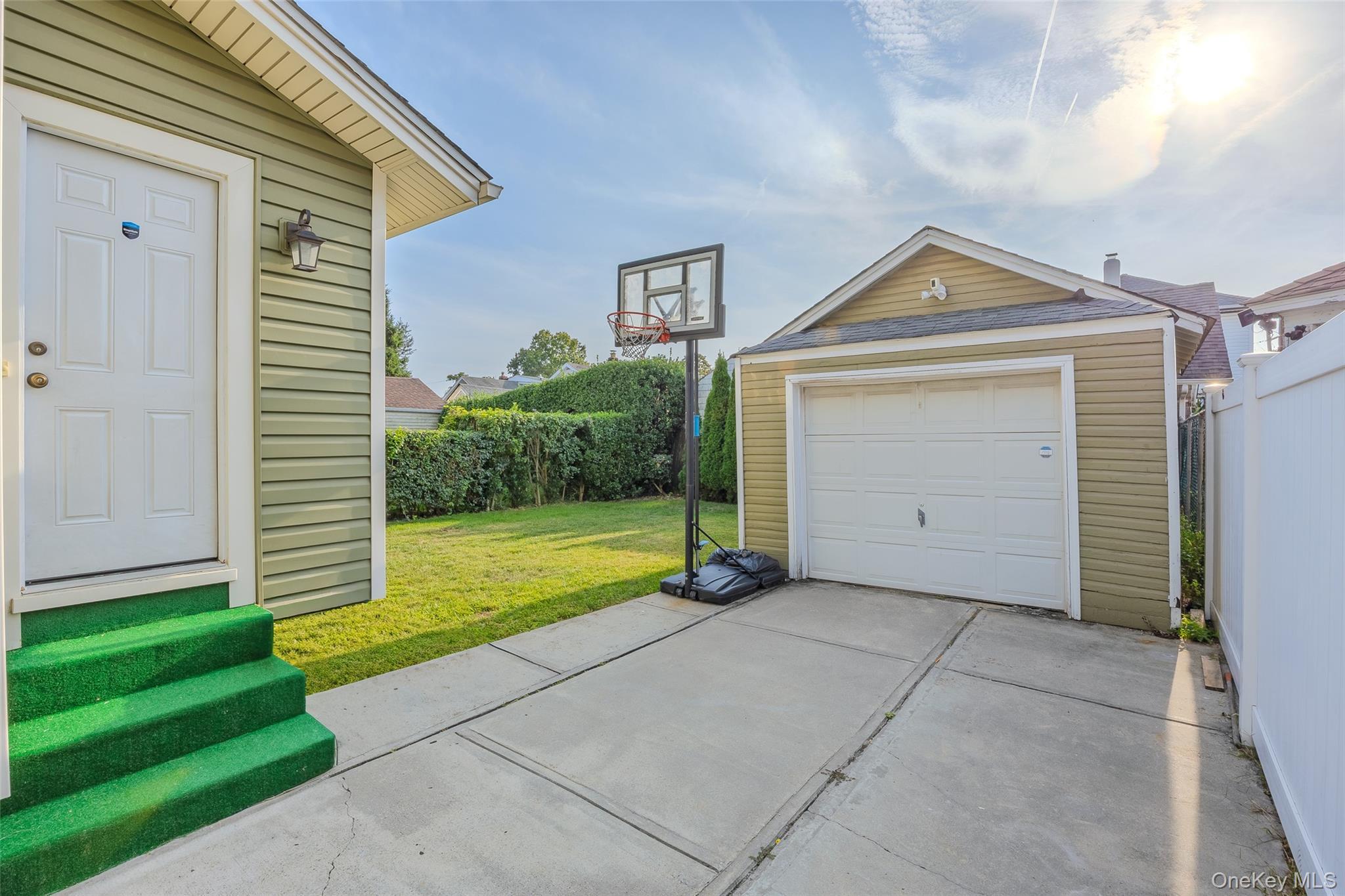 Single Family Vermont  Nassau County, NY 11550, MLS-915344-25