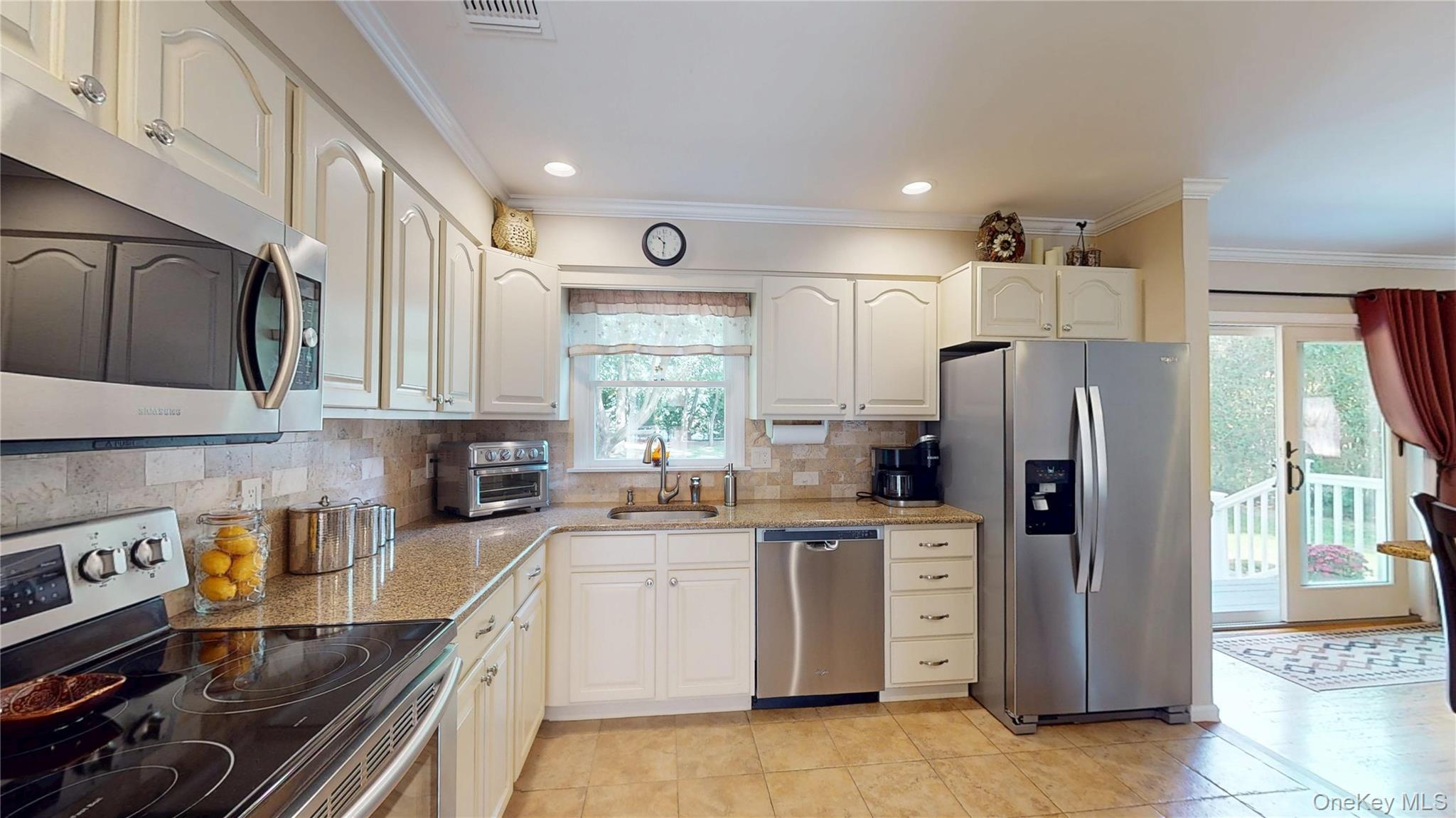 Single Family Linda Suffolk County, NY 11940, MLS-915346-9