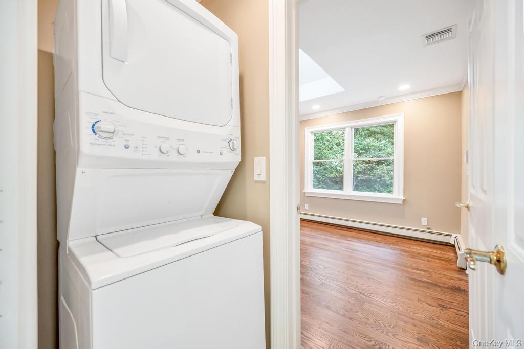 Single Family Oakside  Suffolk County, NY 11787, MLS-915379-24