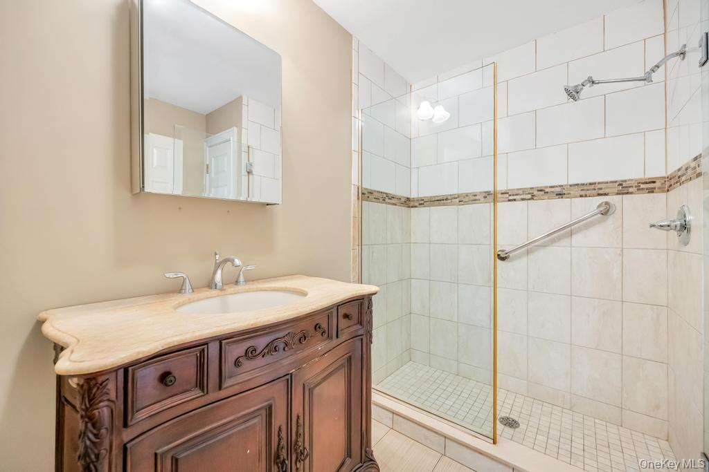 Single Family Oakside  Suffolk County, NY 11787, MLS-915379-25