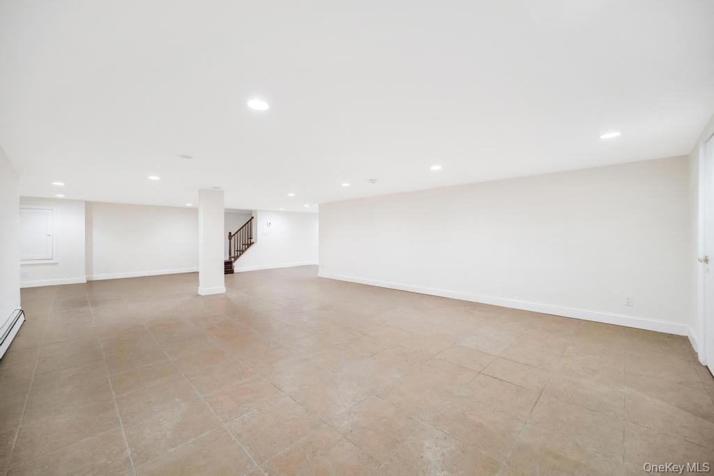 Single Family Oakside  Suffolk County, NY 11787, MLS-915379-27