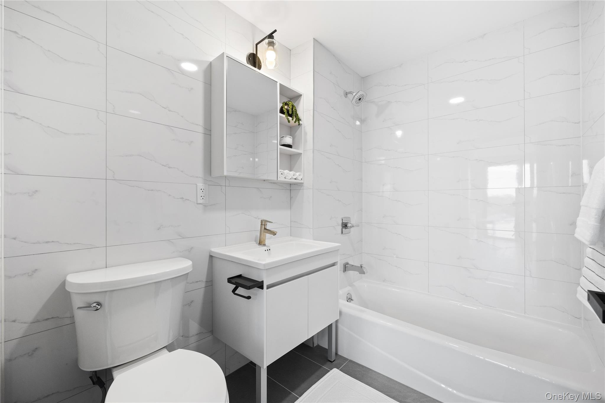 Condo 72nd  Queens, NY 11365, MLS-915408-14