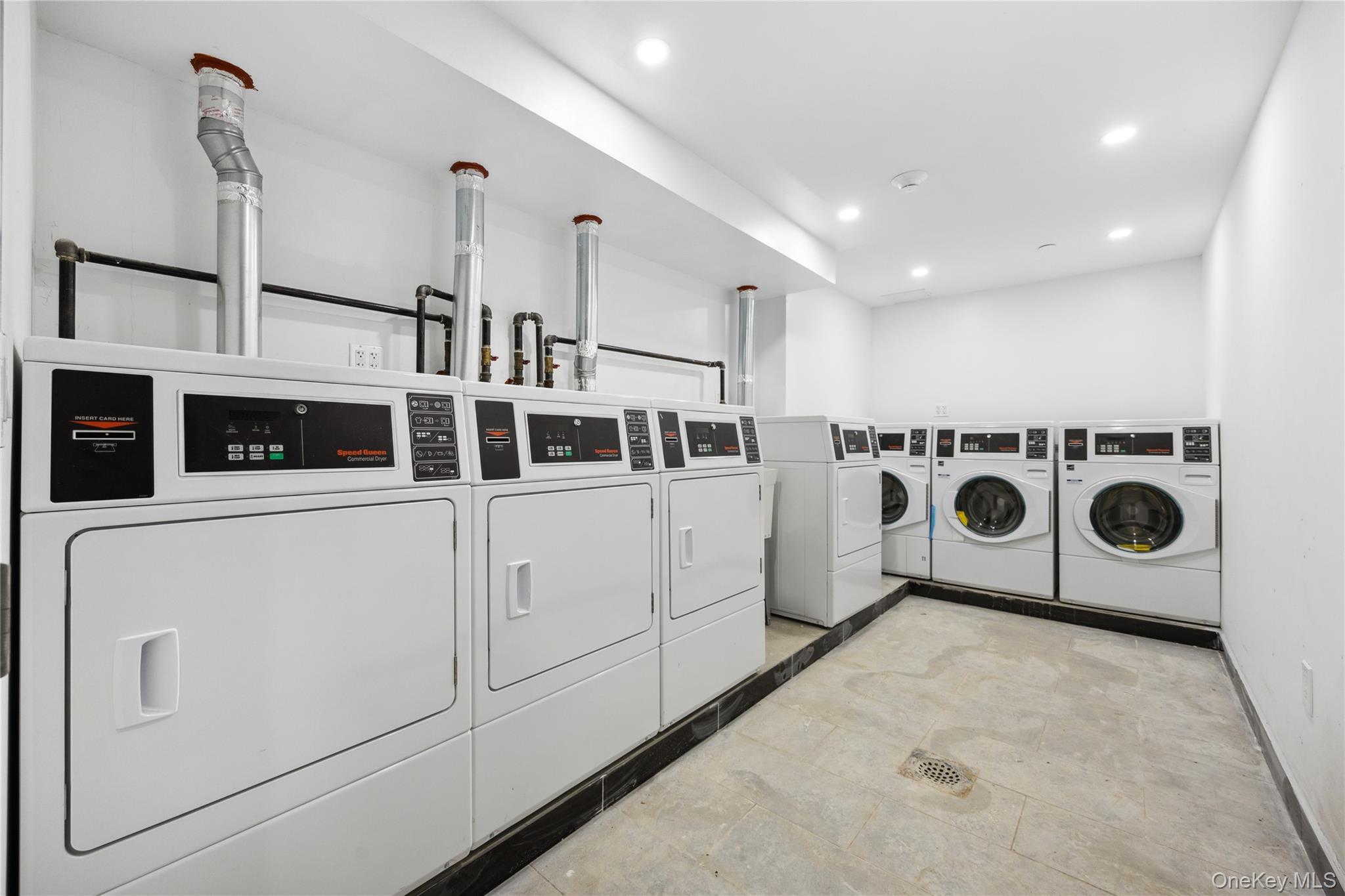 Condo 72nd  Queens, NY 11365, MLS-915408-20