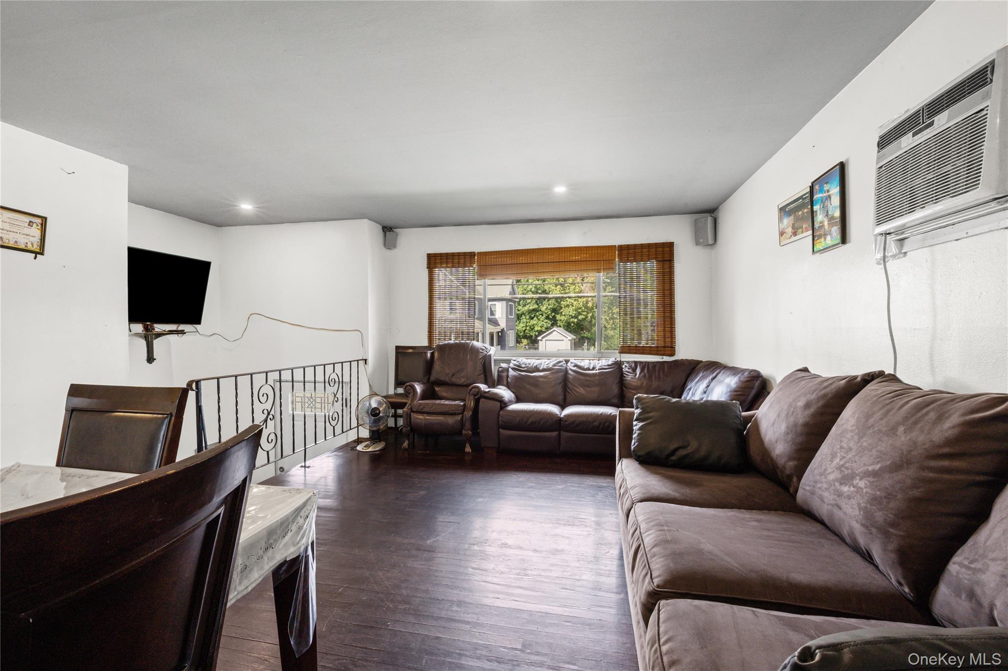 Single Family Oak Suffolk County, NY 11701, MLS-915454-11