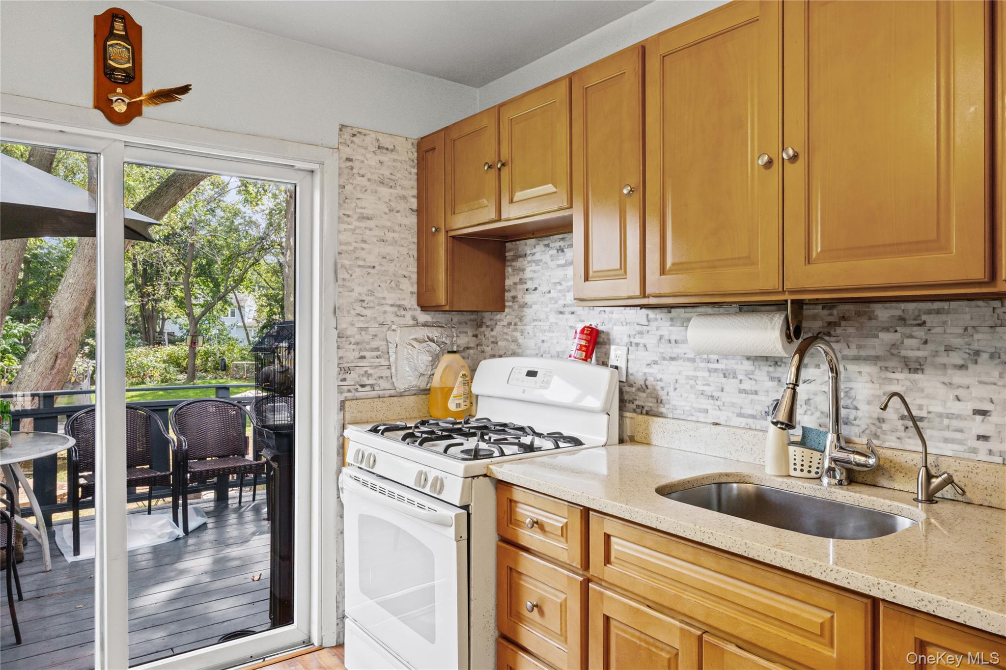 Single Family Oak Suffolk County, NY 11701, MLS-915454-16