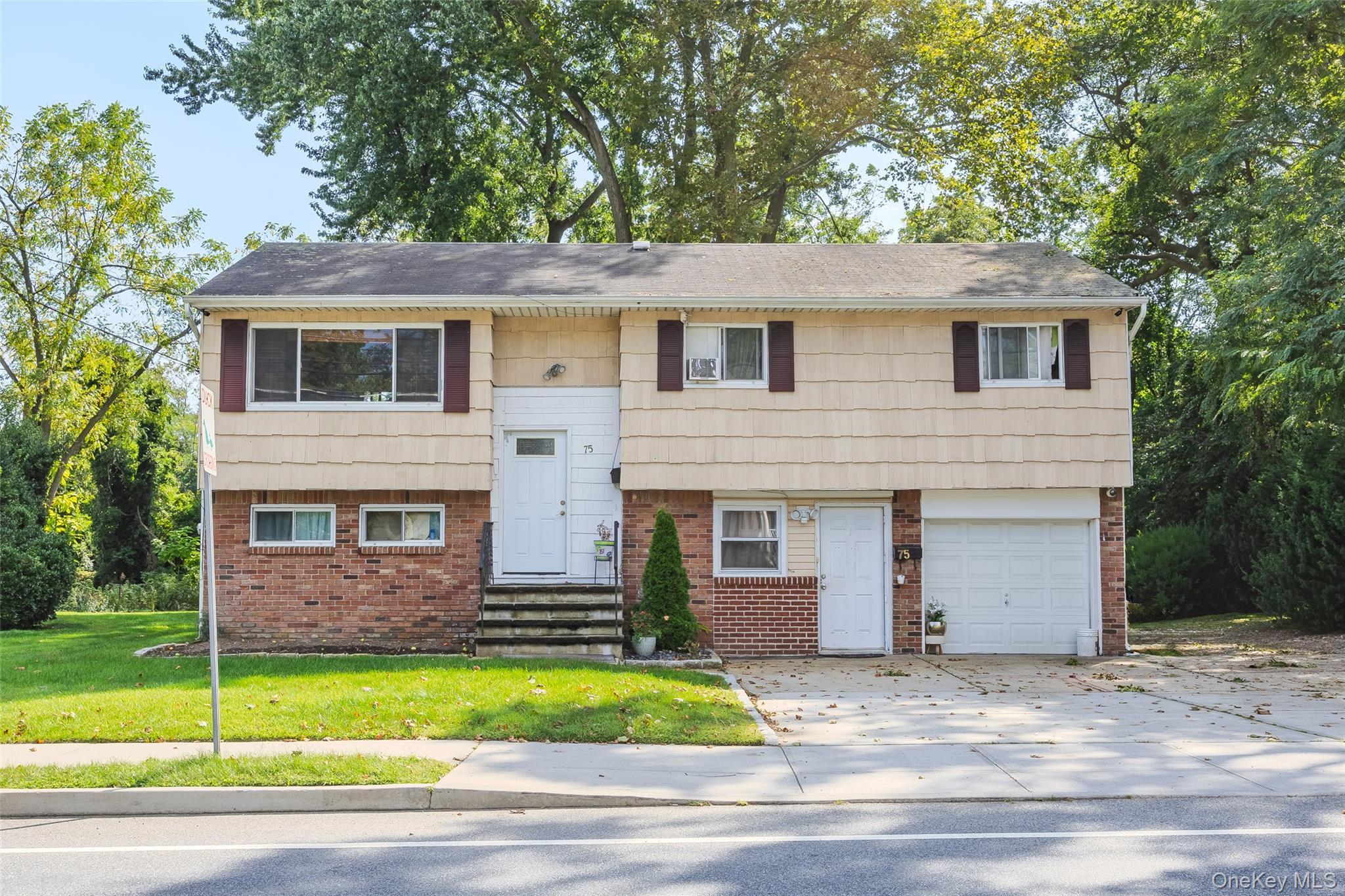 Single Family Oak Suffolk County, NY 11701, MLS-915454-2