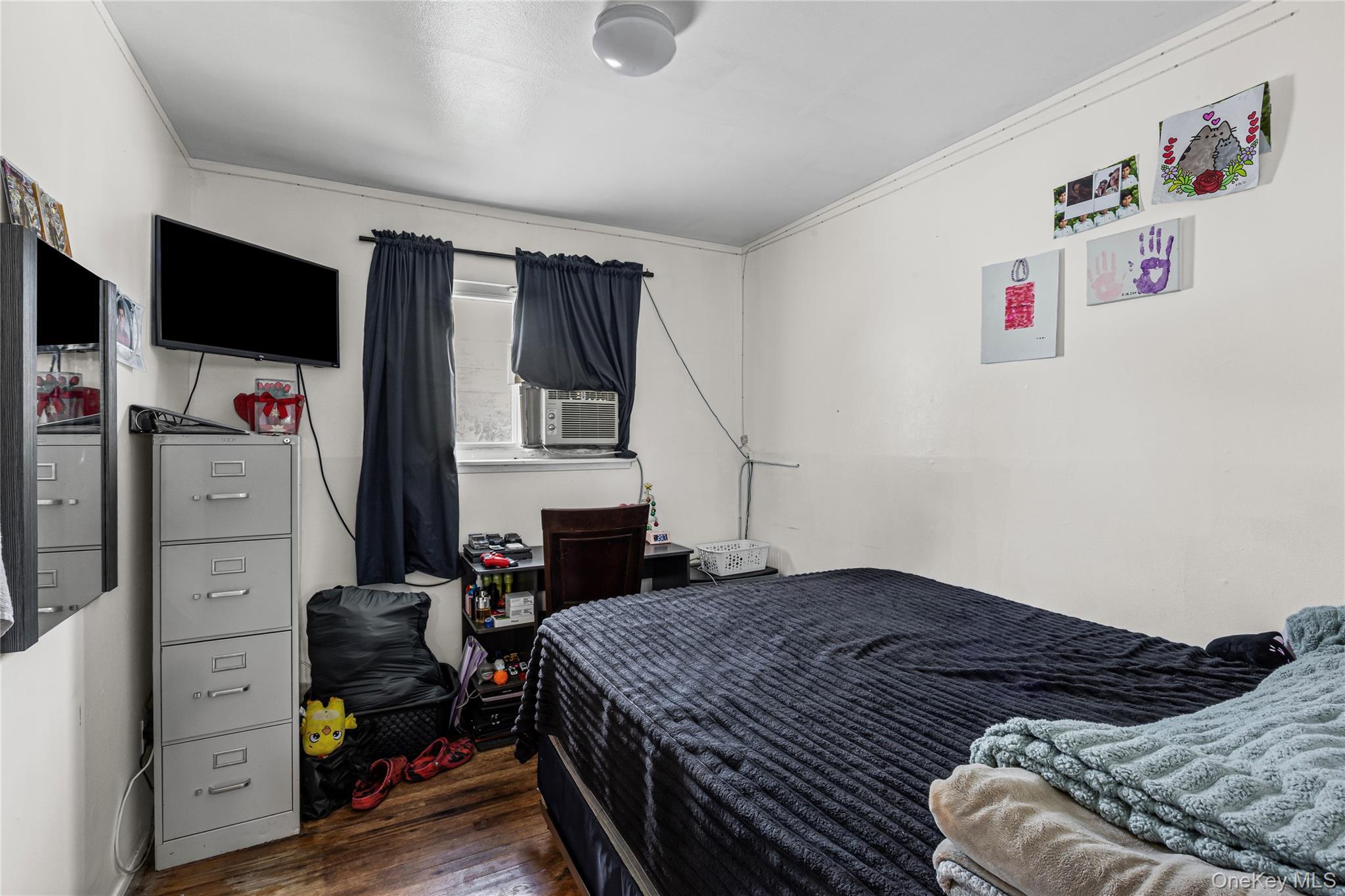 Single Family Oak Suffolk County, NY 11701, MLS-915454-20