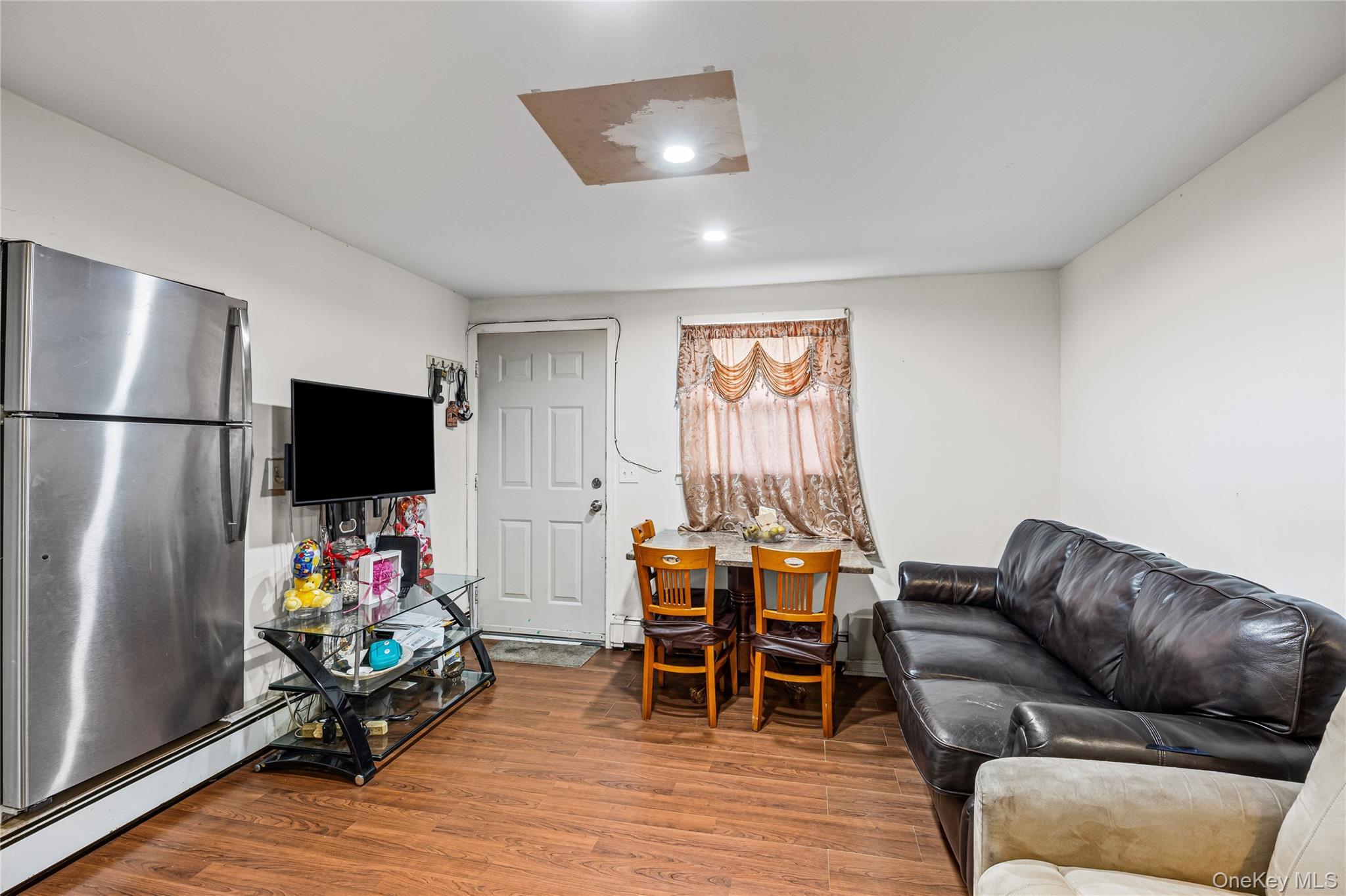 Single Family Oak Suffolk County, NY 11701, MLS-915454-26