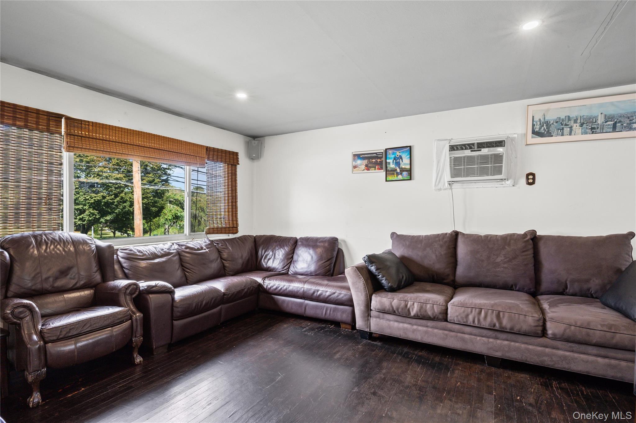 Single Family Oak Suffolk County, NY 11701, MLS-915454-9