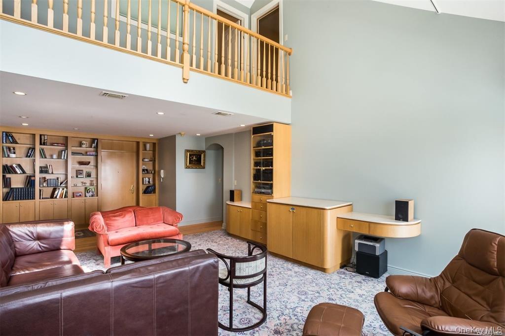 Condo Richmond  Nassau County, NY 11561, MLS-915458-8