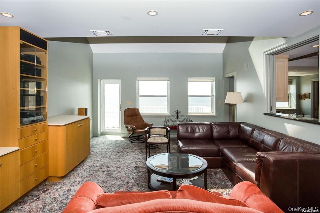 Condo Richmond  Nassau County, NY 11561, MLS-915458-9