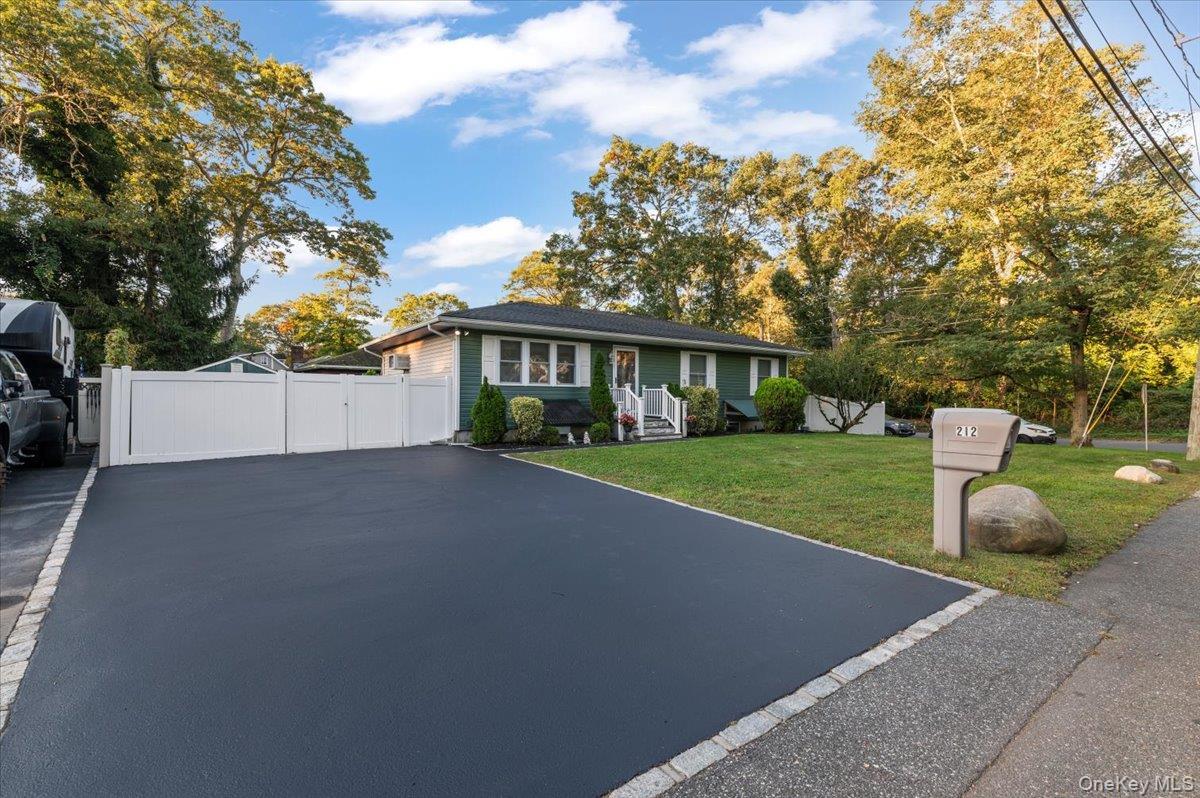 Single Family Locust Suffolk County, NY 11778, MLS-915460-2