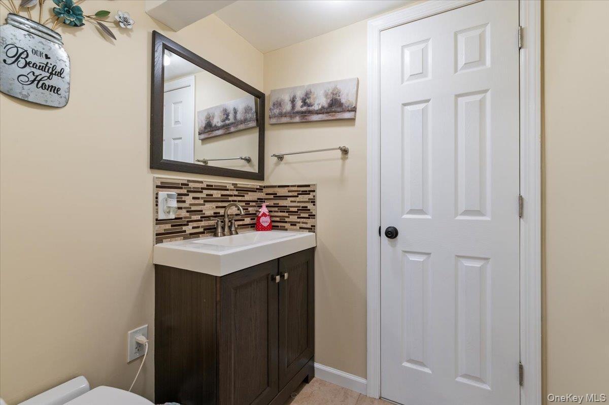 Single Family Locust Suffolk County, NY 11778, MLS-915460-21