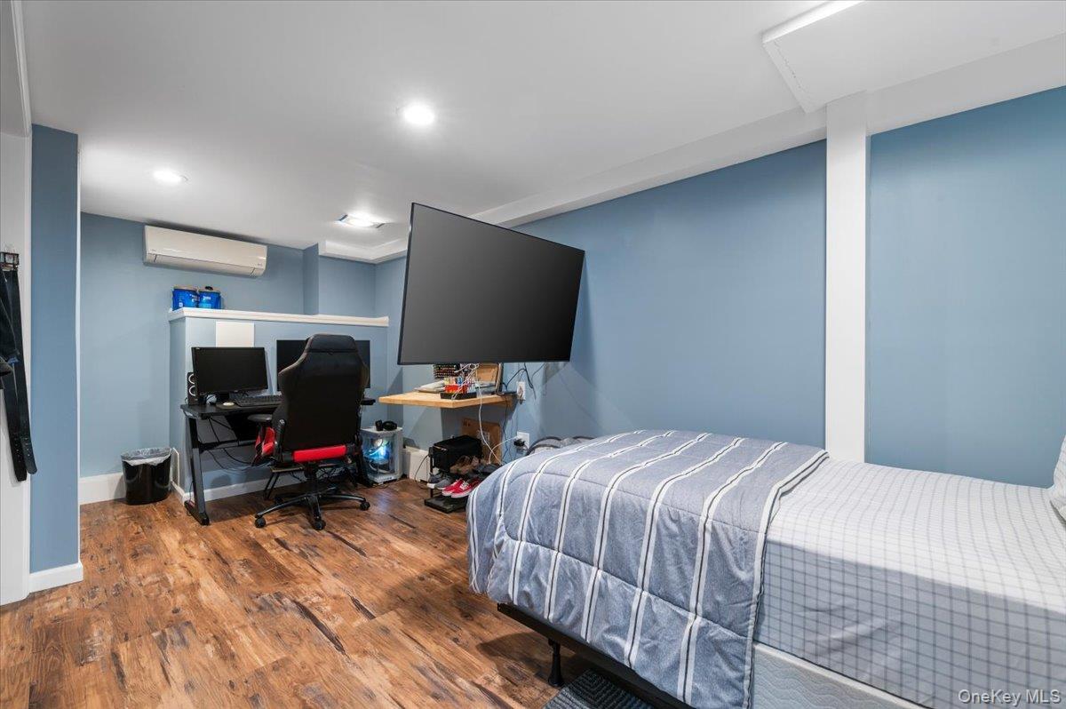 Single Family Locust Suffolk County, NY 11778, MLS-915460-22