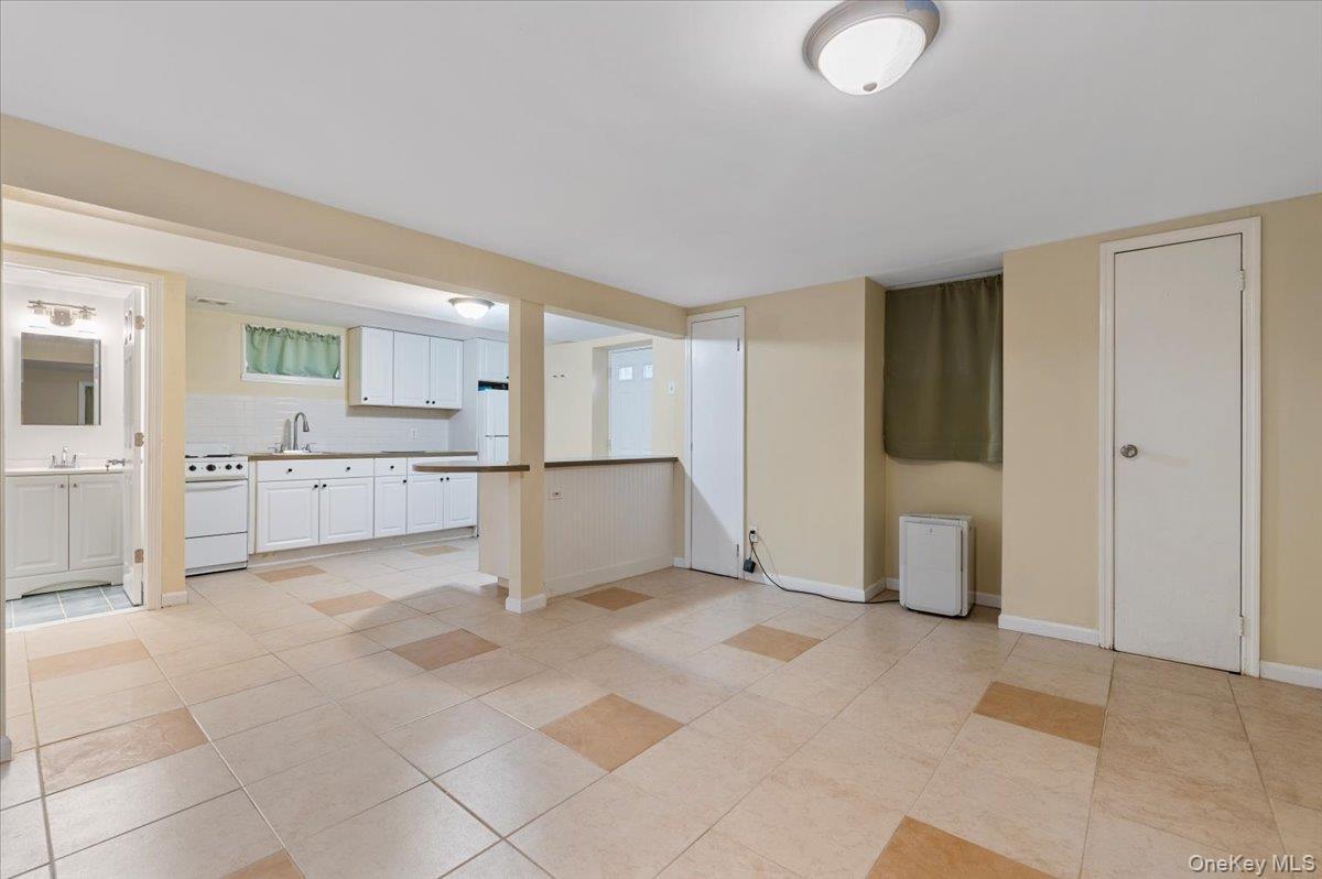 Single Family Locust Suffolk County, NY 11778, MLS-915460-24