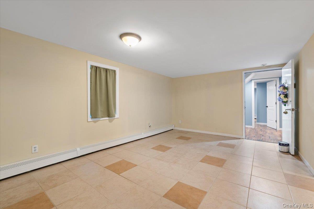 Single Family Locust Suffolk County, NY 11778, MLS-915460-25