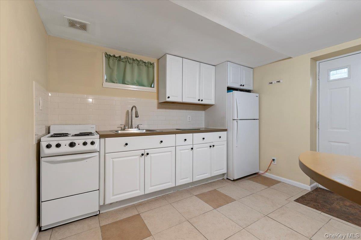 Single Family Locust Suffolk County, NY 11778, MLS-915460-28