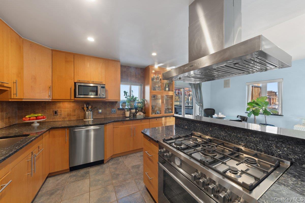 Single Family Dean  Bronx, NY 10465, MLS-915496-2