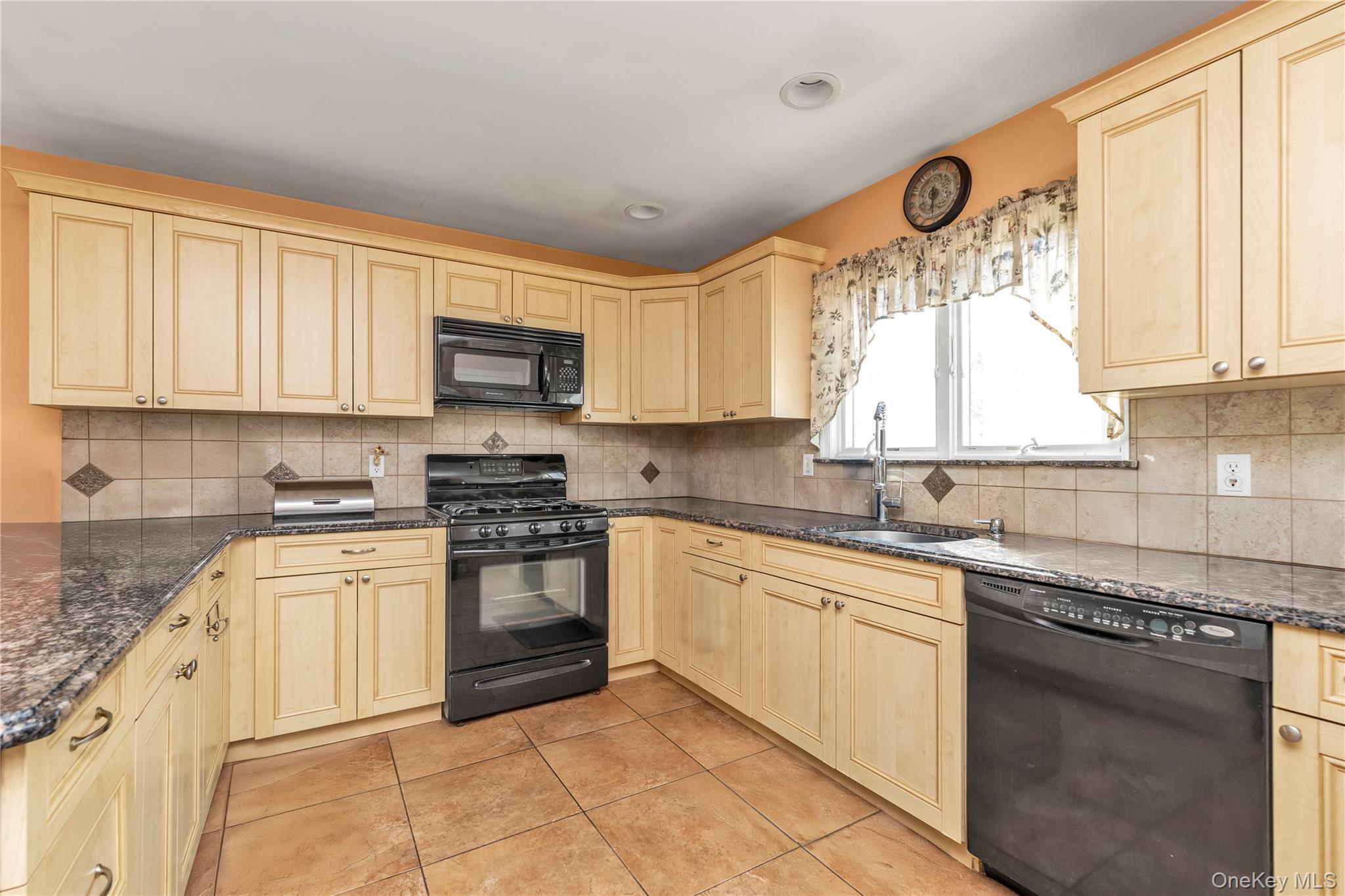 Single Family Montgomery  Nassau County, NY 11572, MLS-915526-7