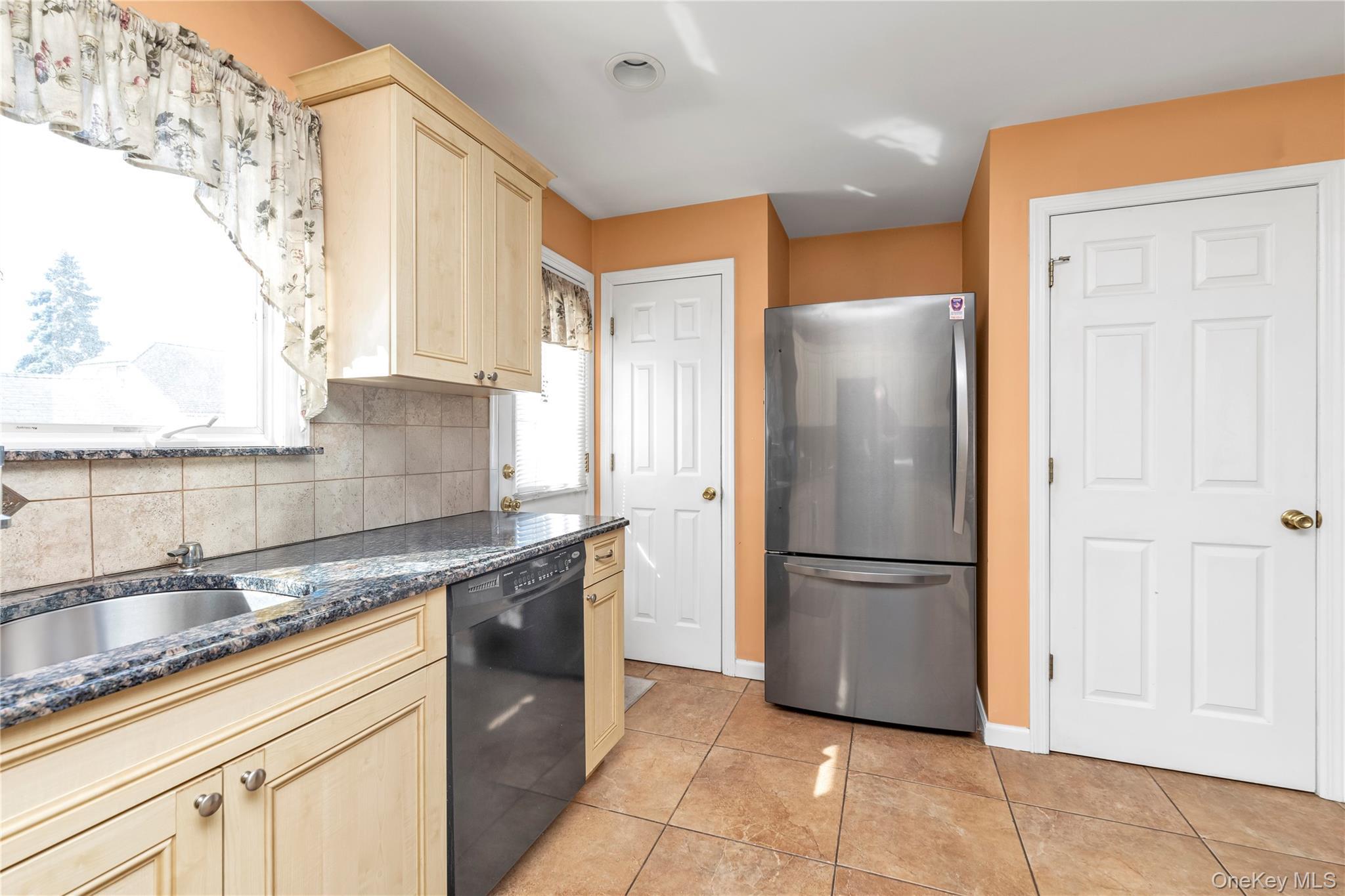 Single Family Montgomery  Nassau County, NY 11572, MLS-915526-8