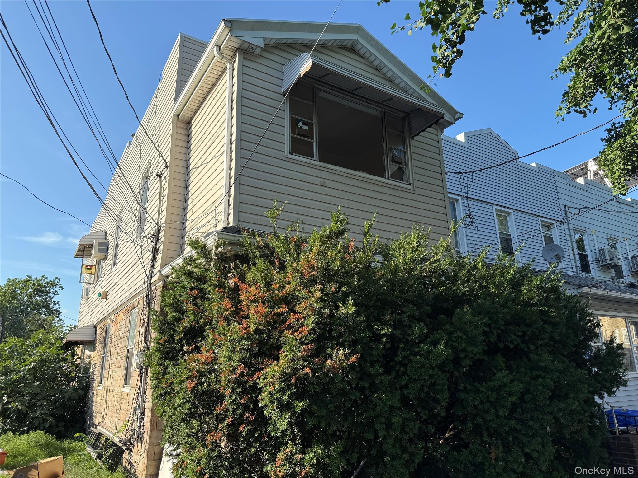 Single Family 95th Avenue  Queens, NY 11416, MLS-915542-3