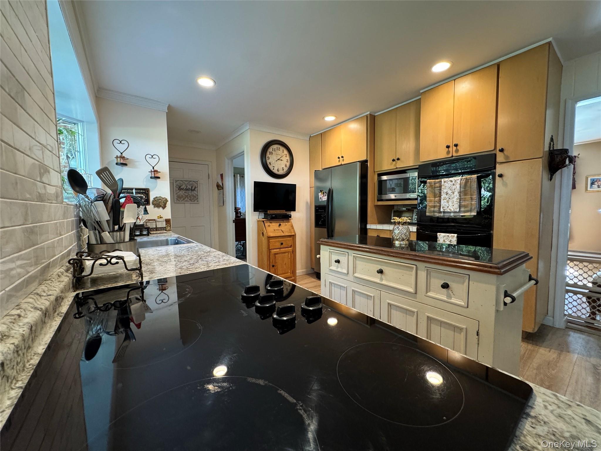 Single Family Kingston  Suffolk County, NY 11766, MLS-915603-8