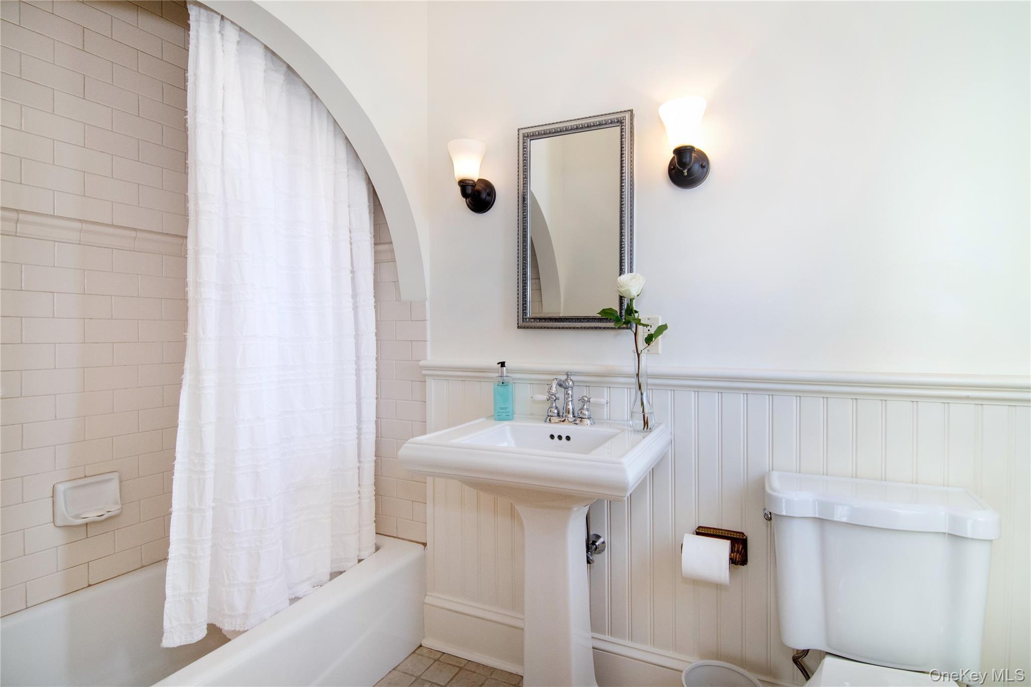 Single Family Kneeland Westchester County, NY 10705, MLS-915634-34