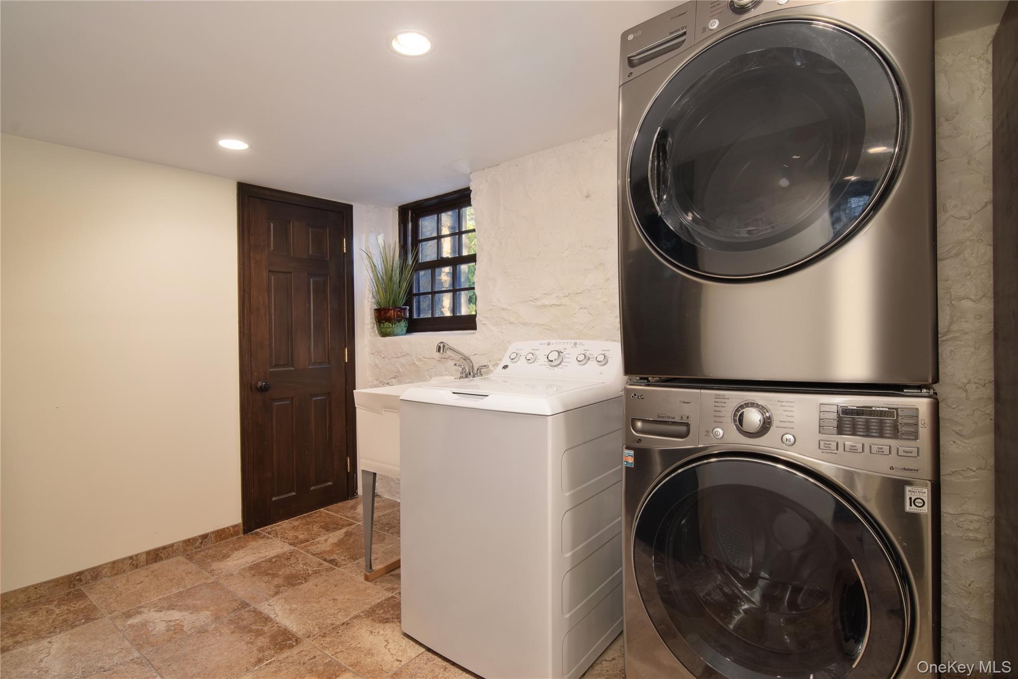 Single Family Kneeland Westchester County, NY 10705, MLS-915634-45