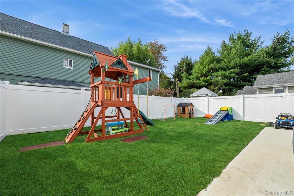 Single Family Grand  Suffolk County, NY 11731, MLS-915648-17