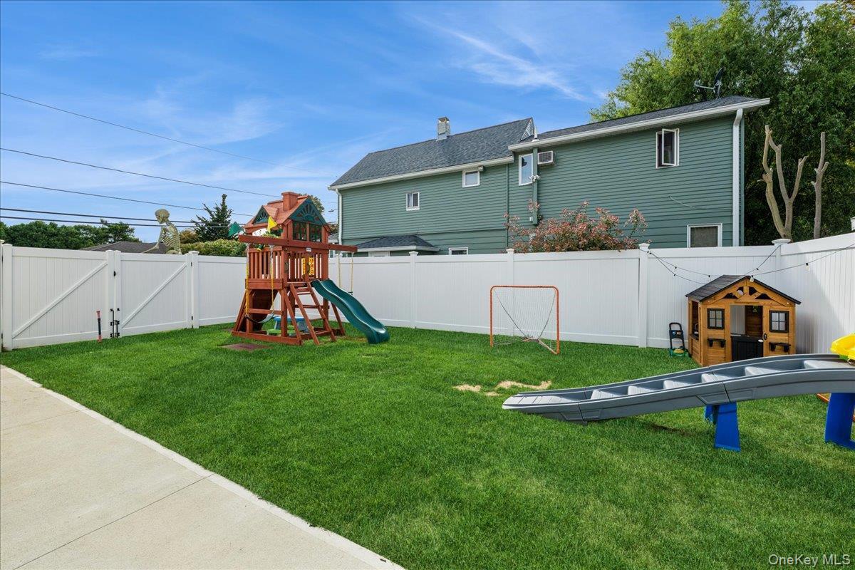 Single Family Grand  Suffolk County, NY 11731, MLS-915648-18