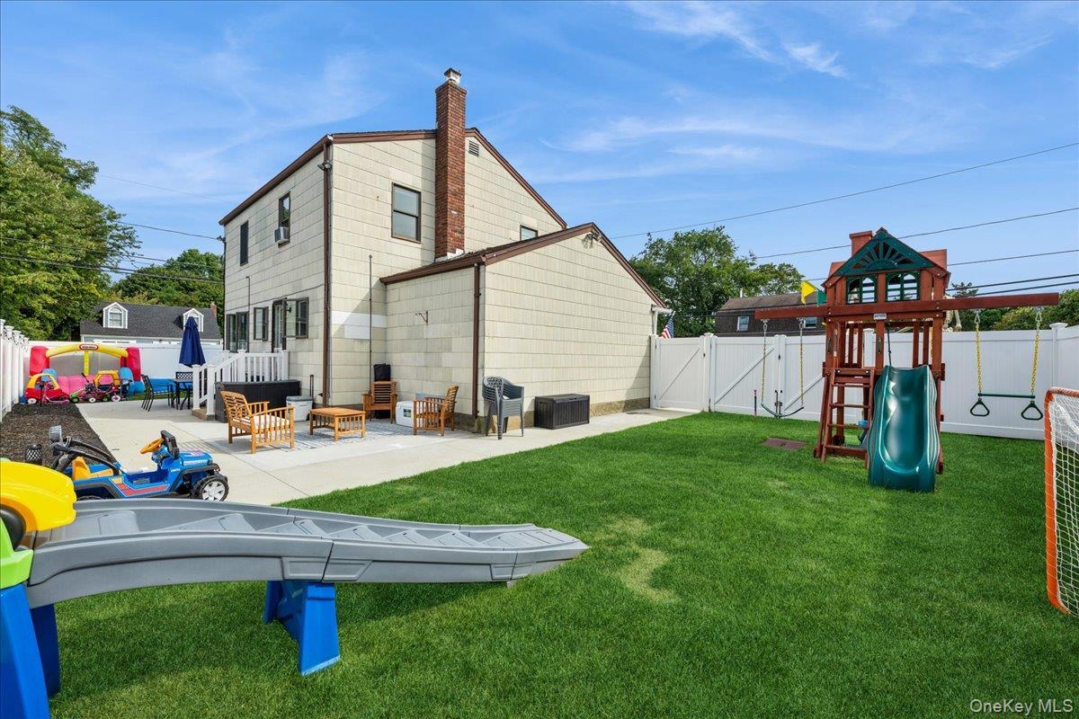 Single Family Grand  Suffolk County, NY 11731, MLS-915648-22