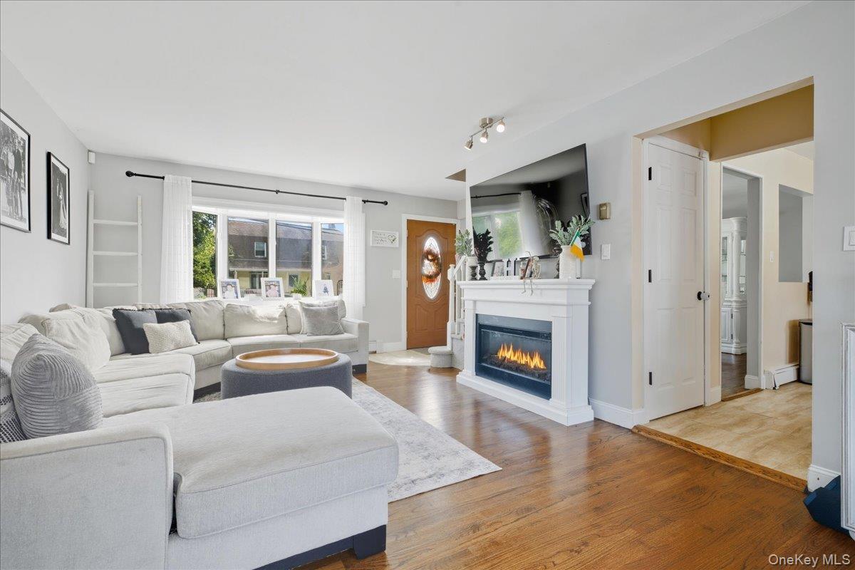 Single Family Grand  Suffolk County, NY 11731, MLS-915648-5