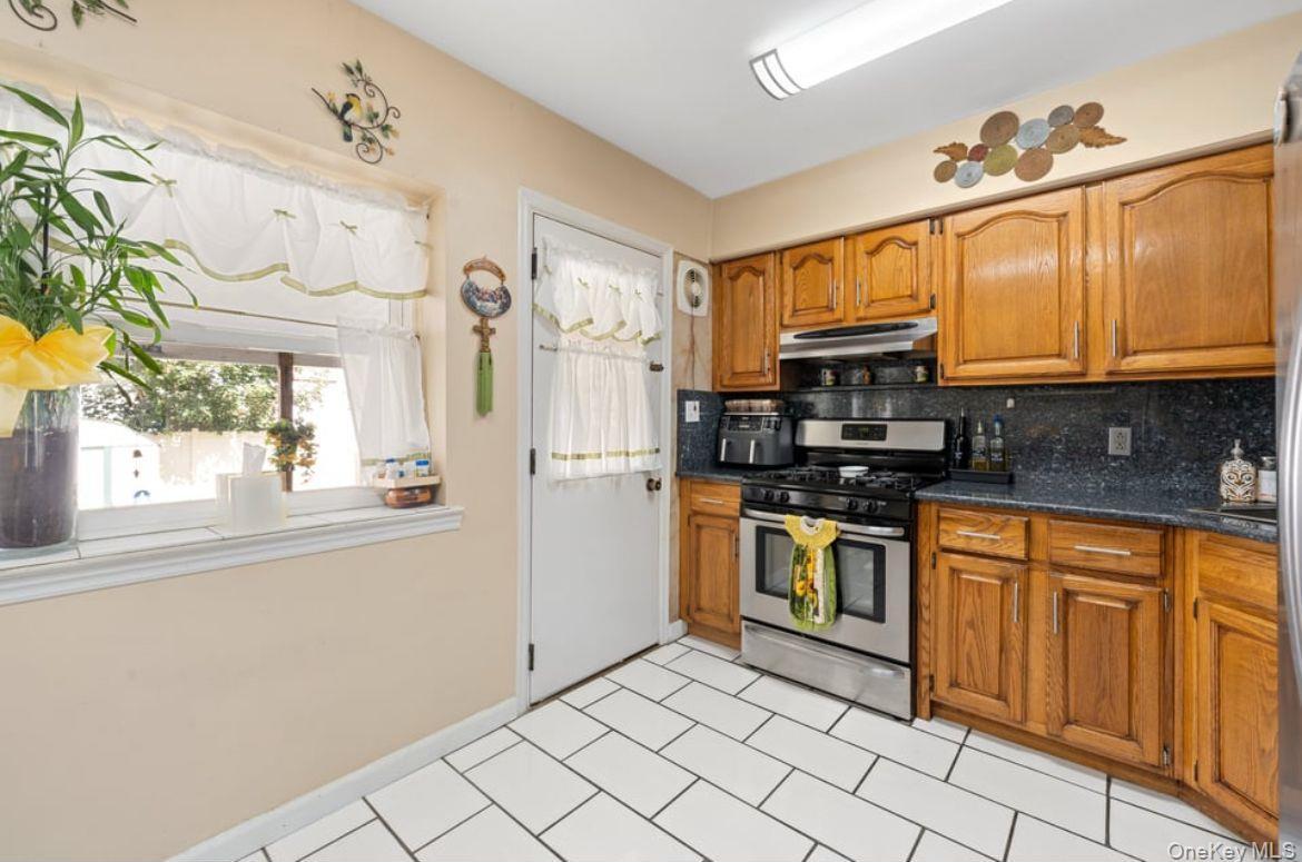 Single Family 250th  Queens, NY 11422, MLS-915659-8