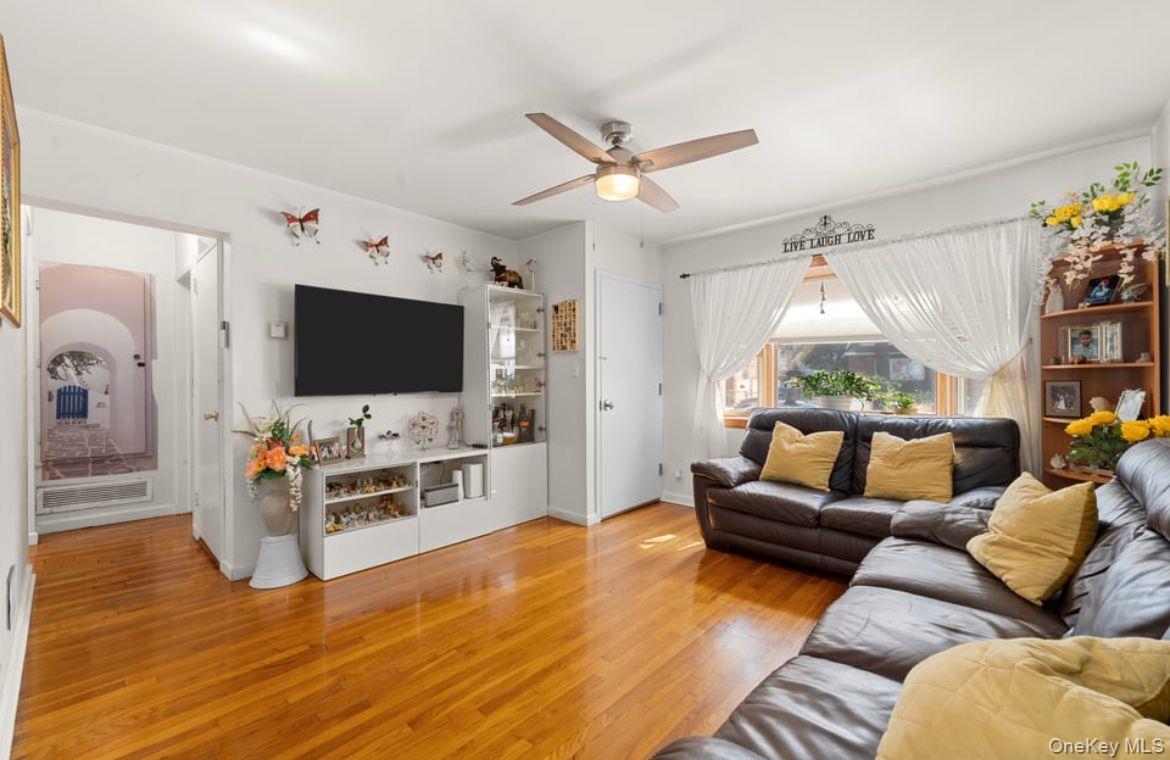 Single Family 250th  Queens, NY 11422, MLS-915659-9