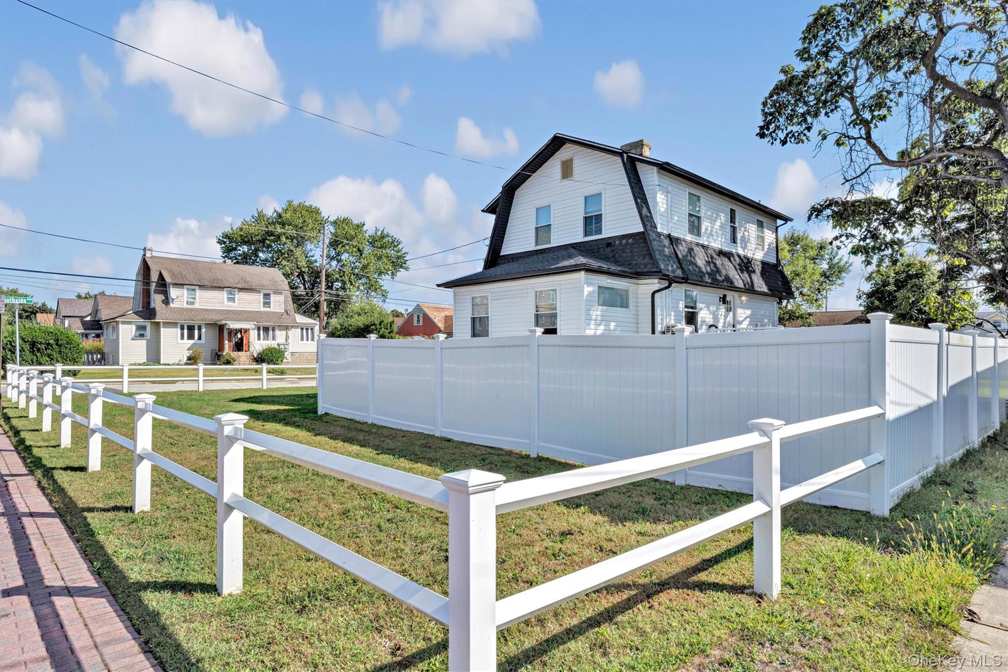 Single Family Southside  Nassau County, NY 11520, MLS-915660-11