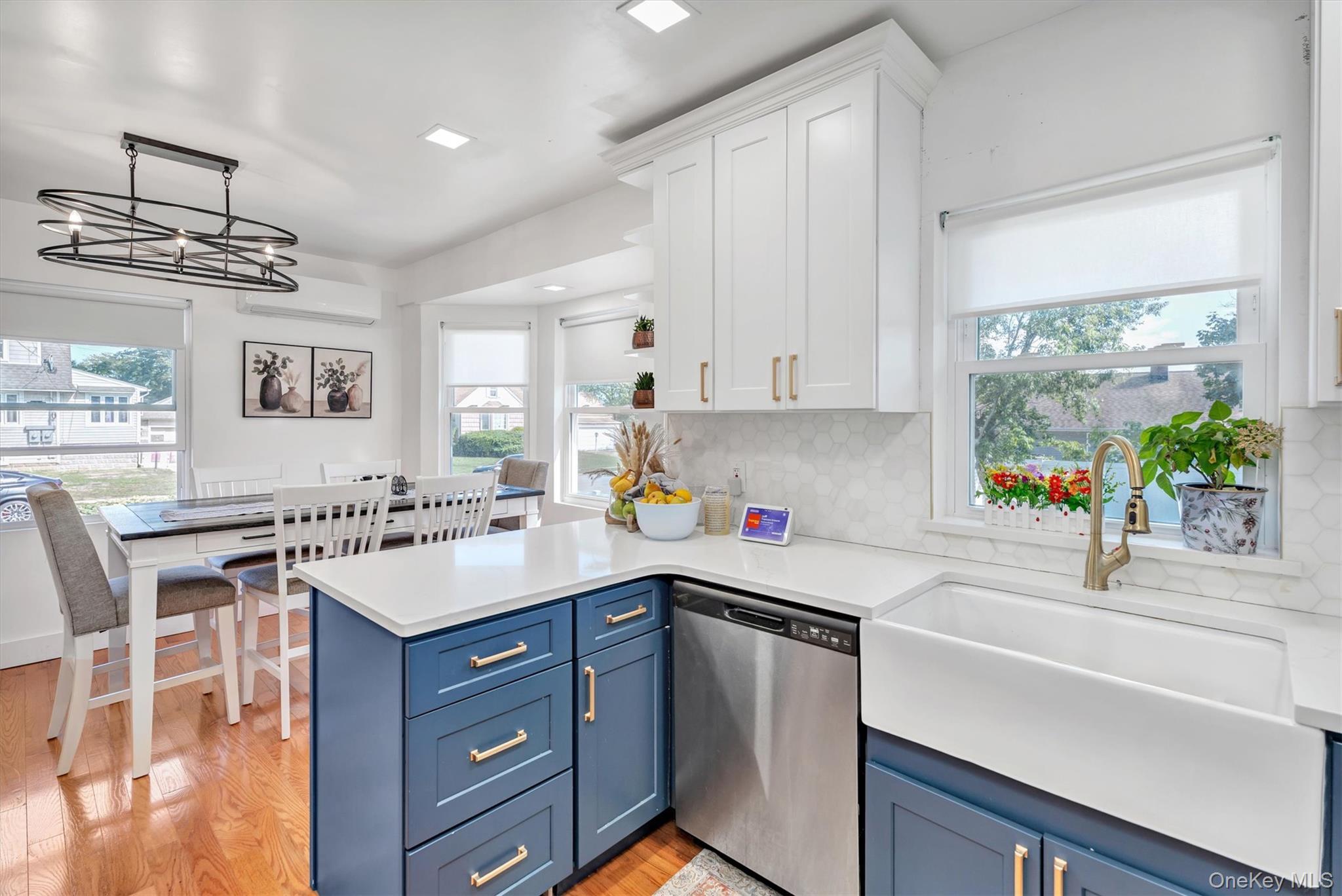 Single Family Southside  Nassau County, NY 11520, MLS-915660-21