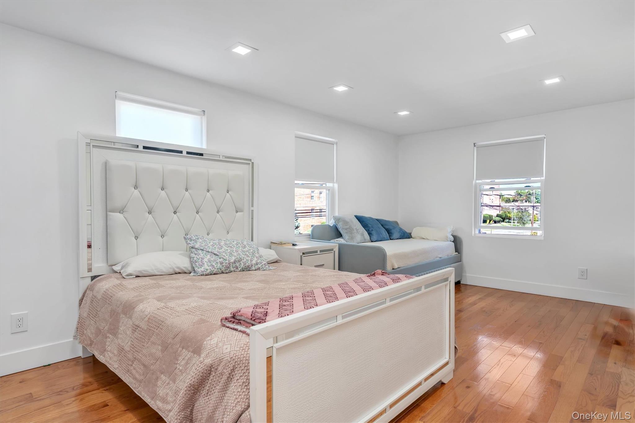 Single Family Southside  Nassau County, NY 11520, MLS-915660-24