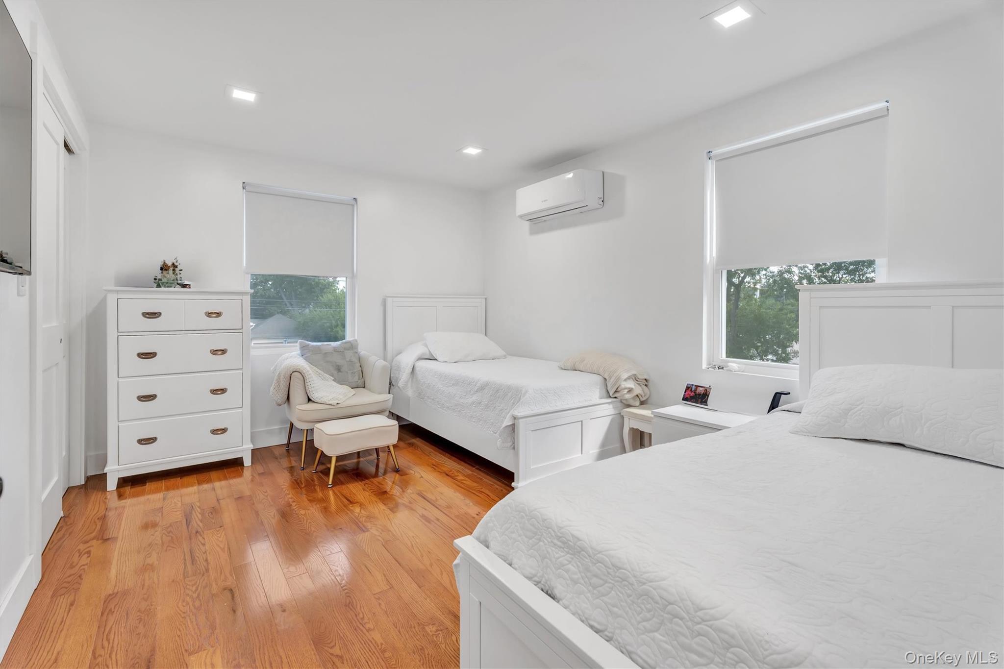 Single Family Southside  Nassau County, NY 11520, MLS-915660-26