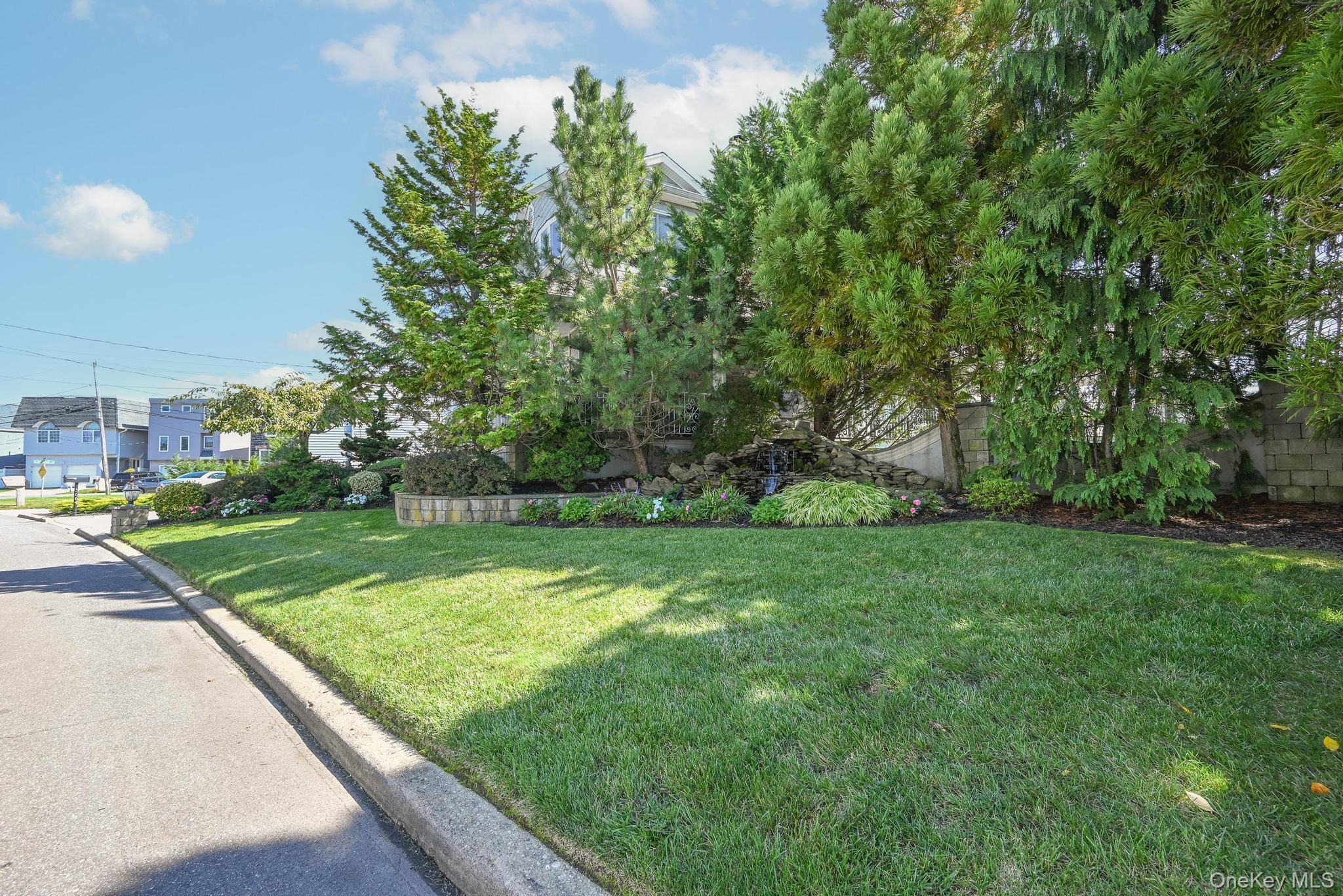 Single Family Somerset  Nassau County, NY 11783, MLS-915662-23