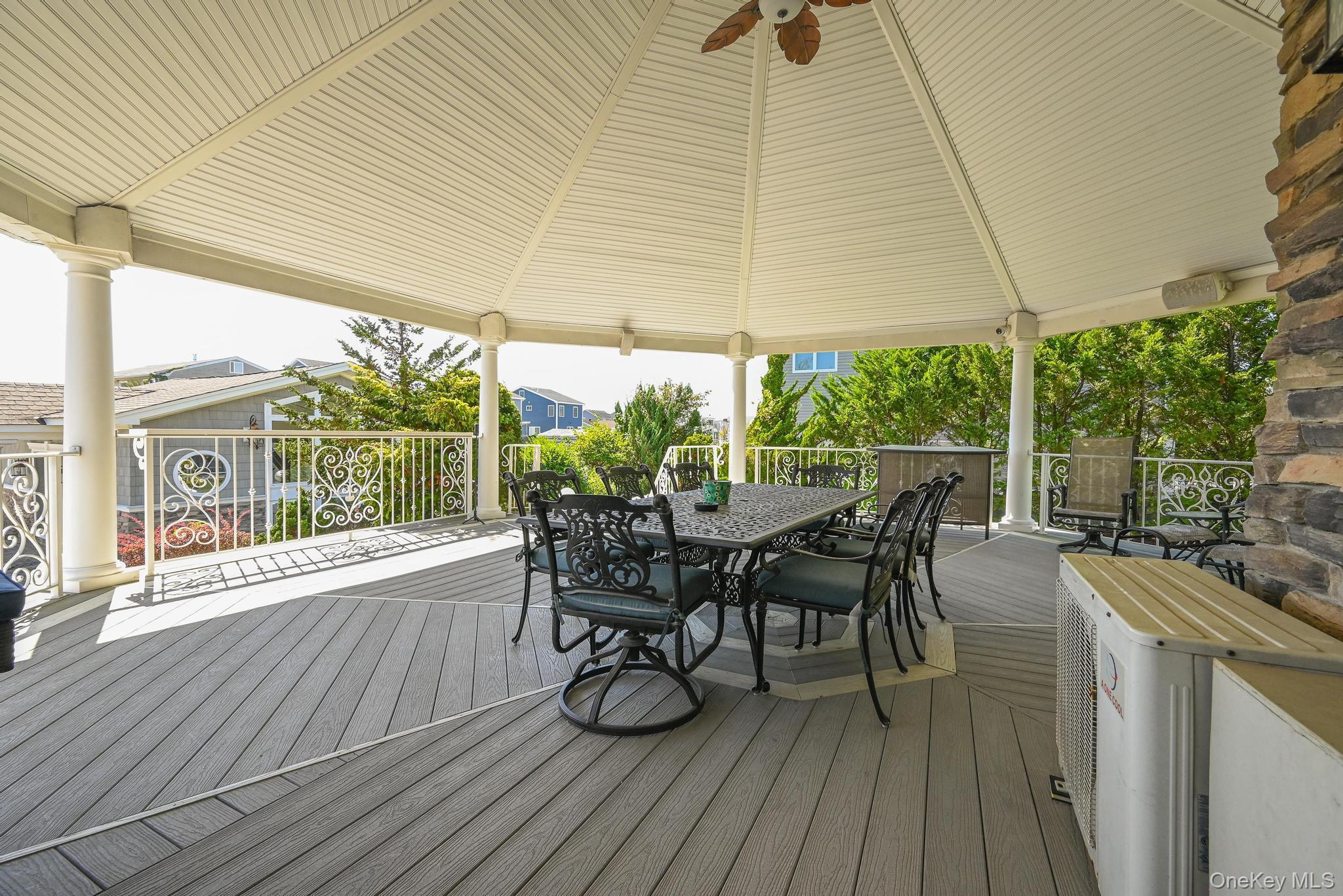 Single Family Somerset  Nassau County, NY 11783, MLS-915662-34