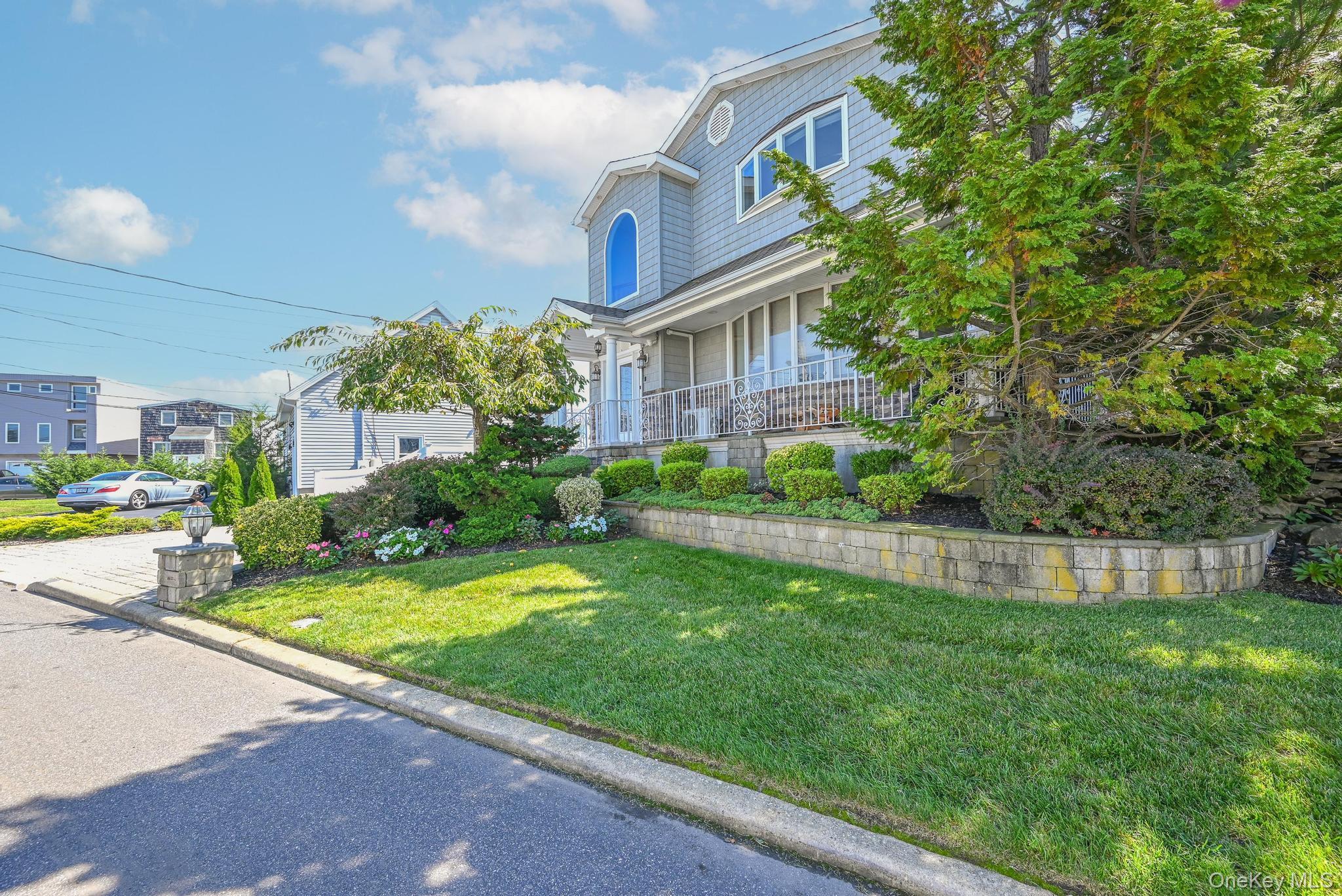 Single Family Somerset  Nassau County, NY 11783, MLS-915662-40