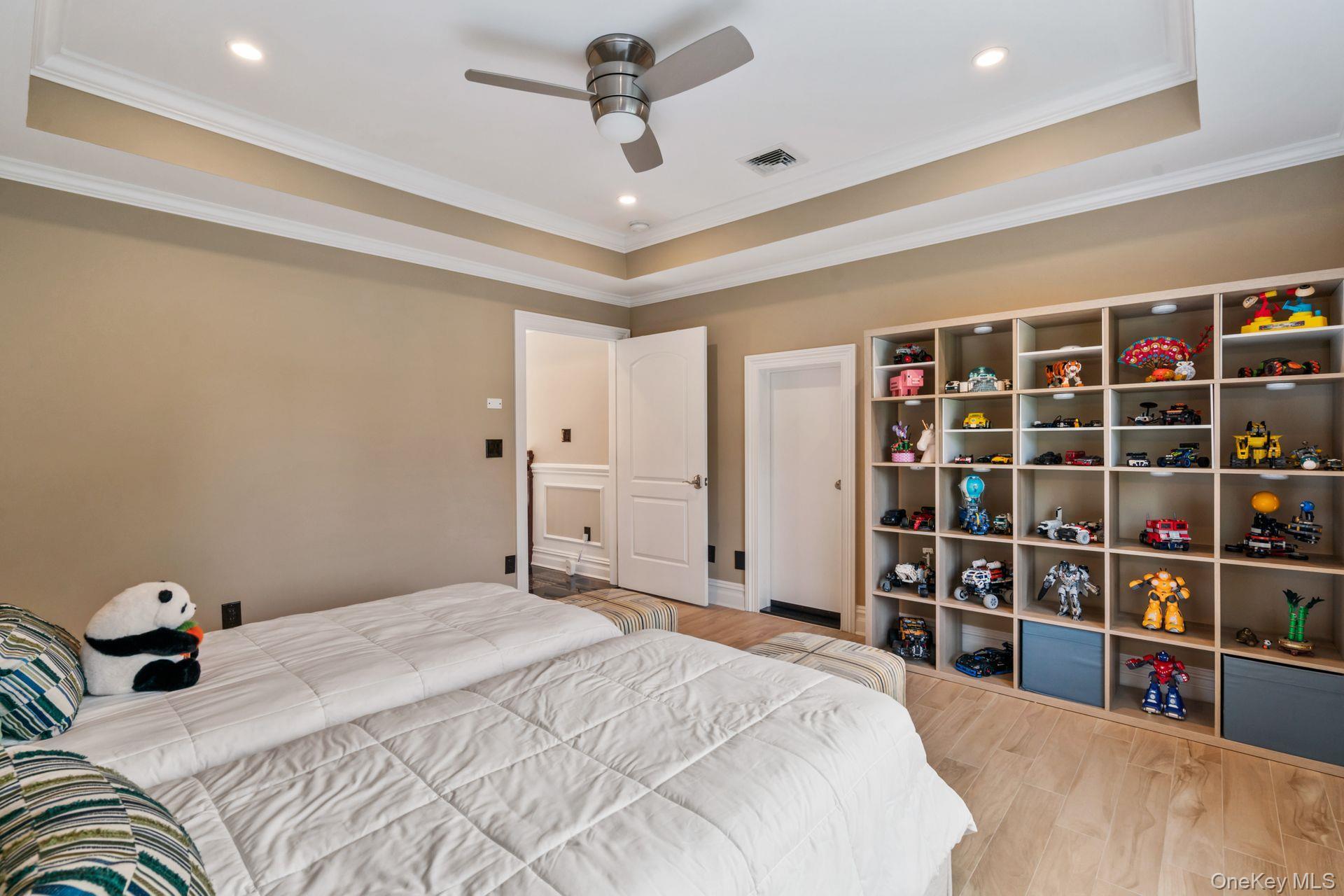 Single Family Buckingham Nassau County, NY 11791, MLS-915666-35