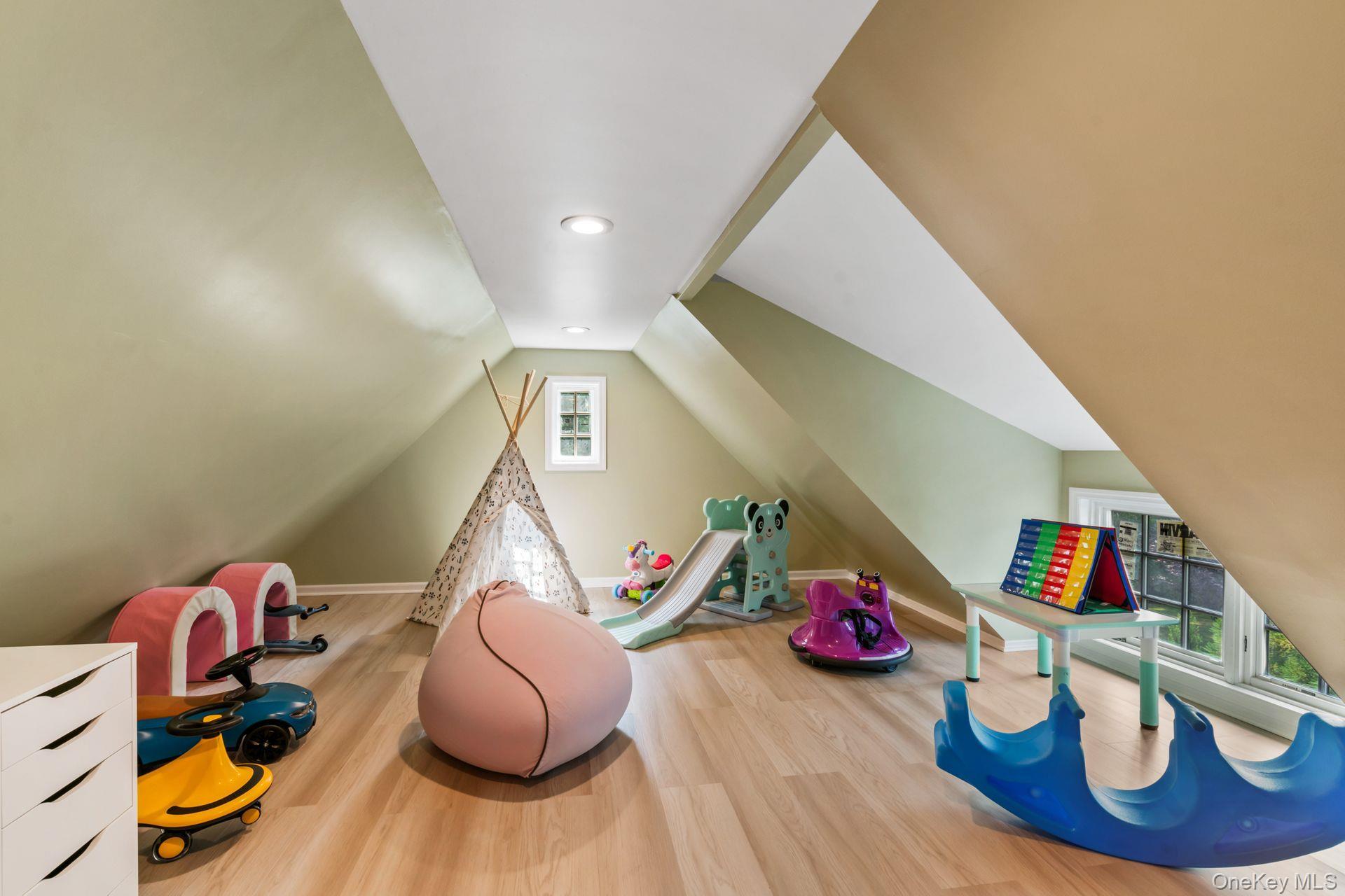 Single Family Buckingham Nassau County, NY 11791, MLS-915666-36