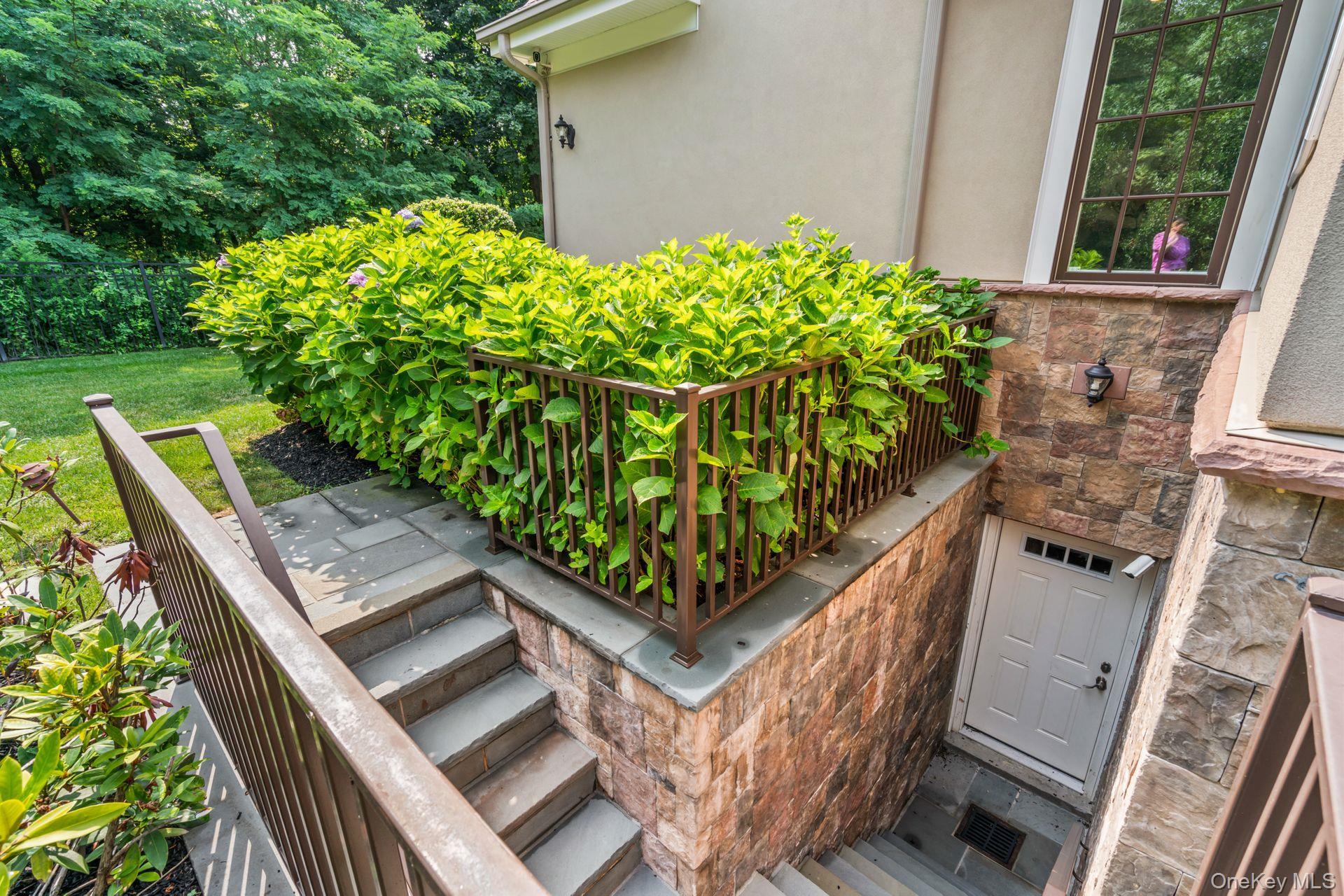 Single Family Buckingham Nassau County, NY 11791, MLS-915666-37