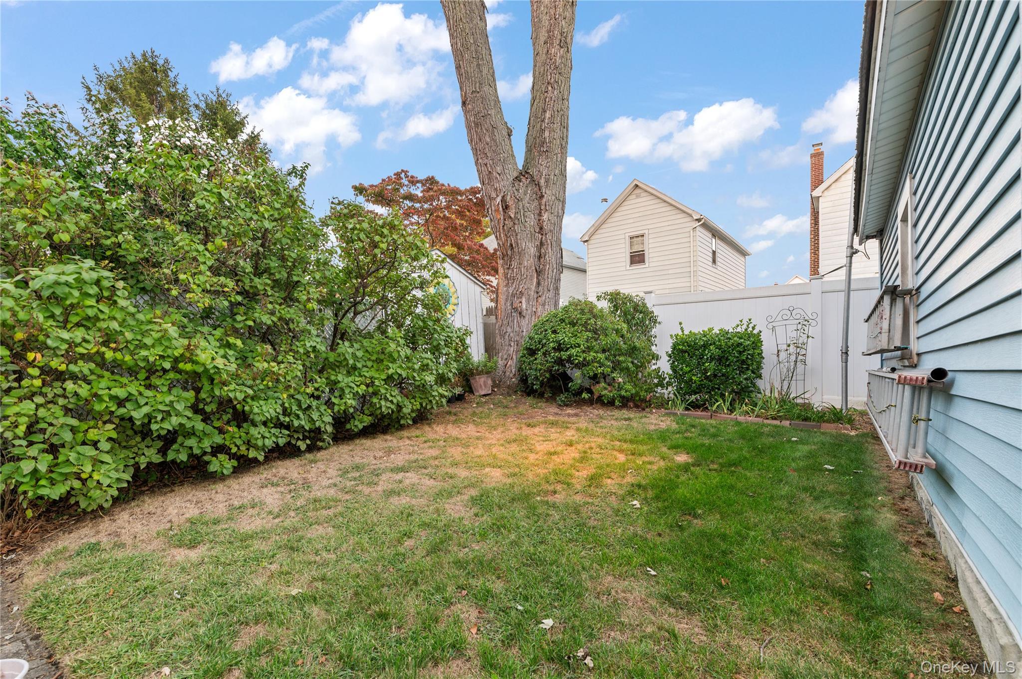 Single Family Haven  Nassau County, NY 11580, MLS-915701-14