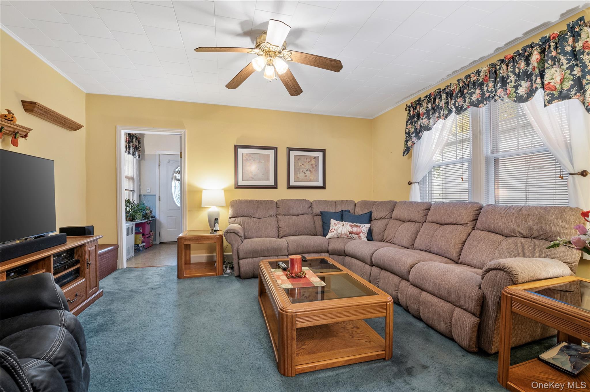 Single Family Haven  Nassau County, NY 11580, MLS-915701-3